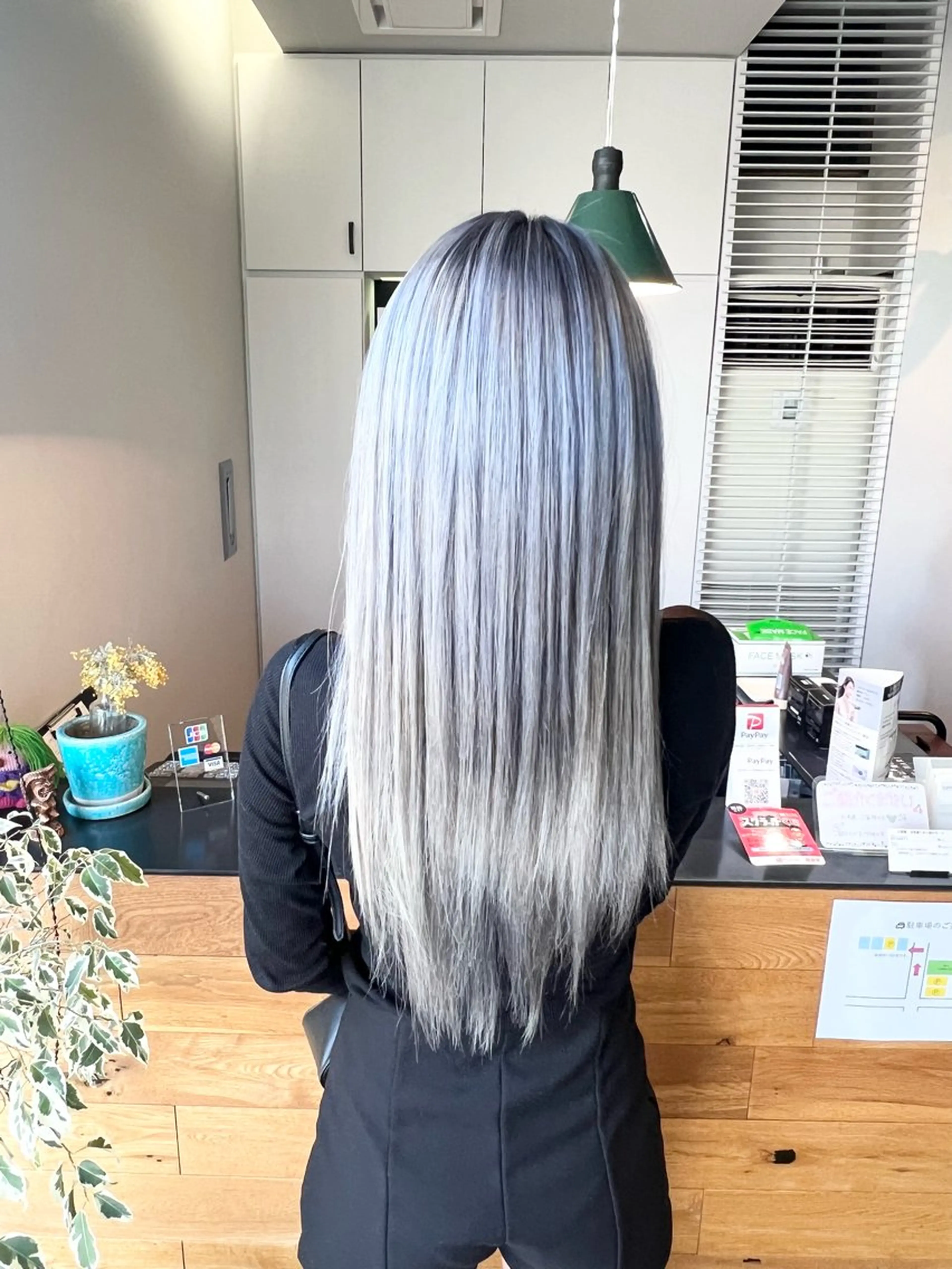 ロング カラー ヘアカラー トリートメント 堀 望美のヘアスタイル