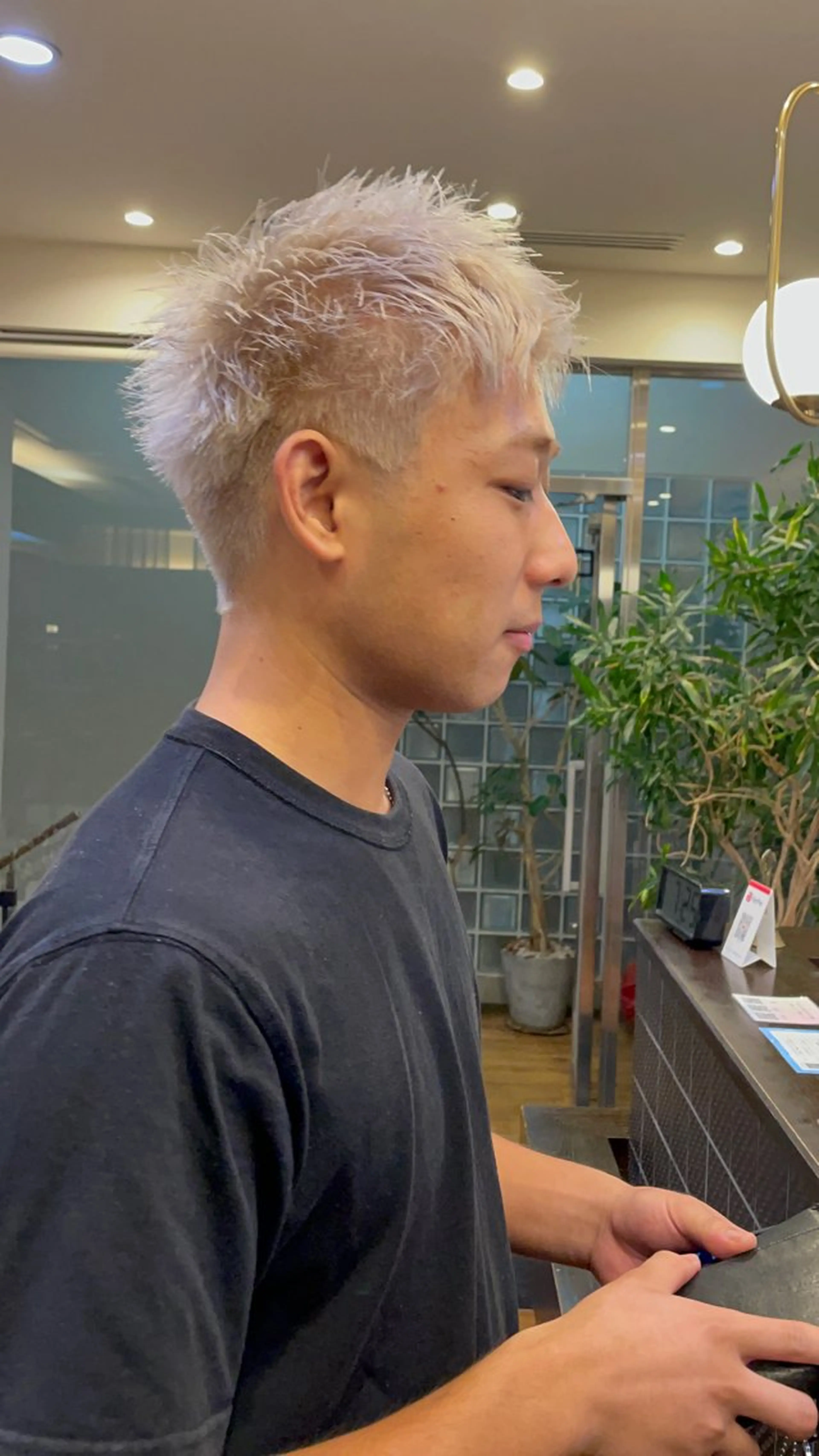 カラー miu .のヘアスタイル