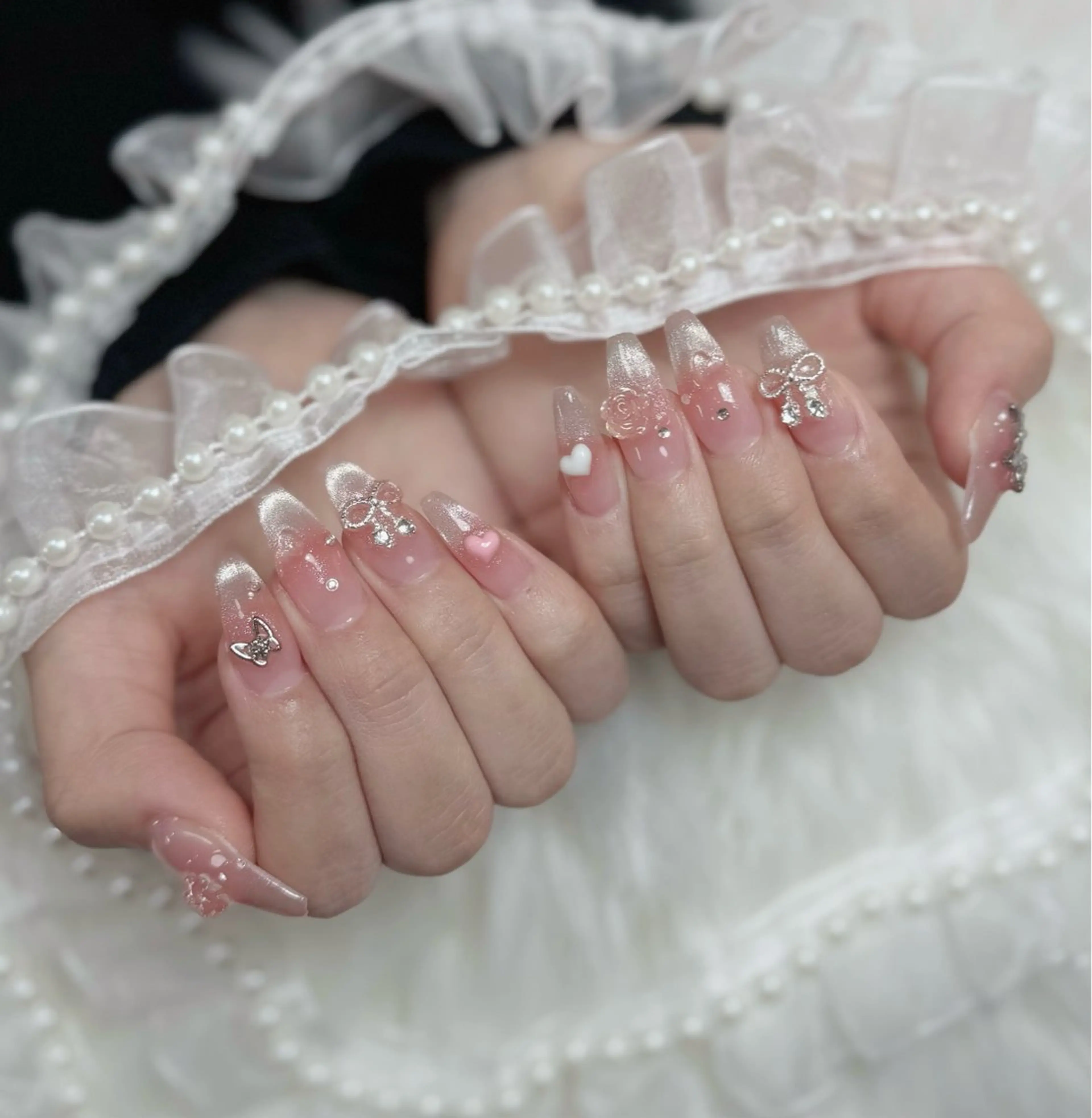 ネイル フレンチネイル ジェルネイル キラキラネイル 韓国ネイル マグネットネイル Julli NailStudioのネイルデザイン
