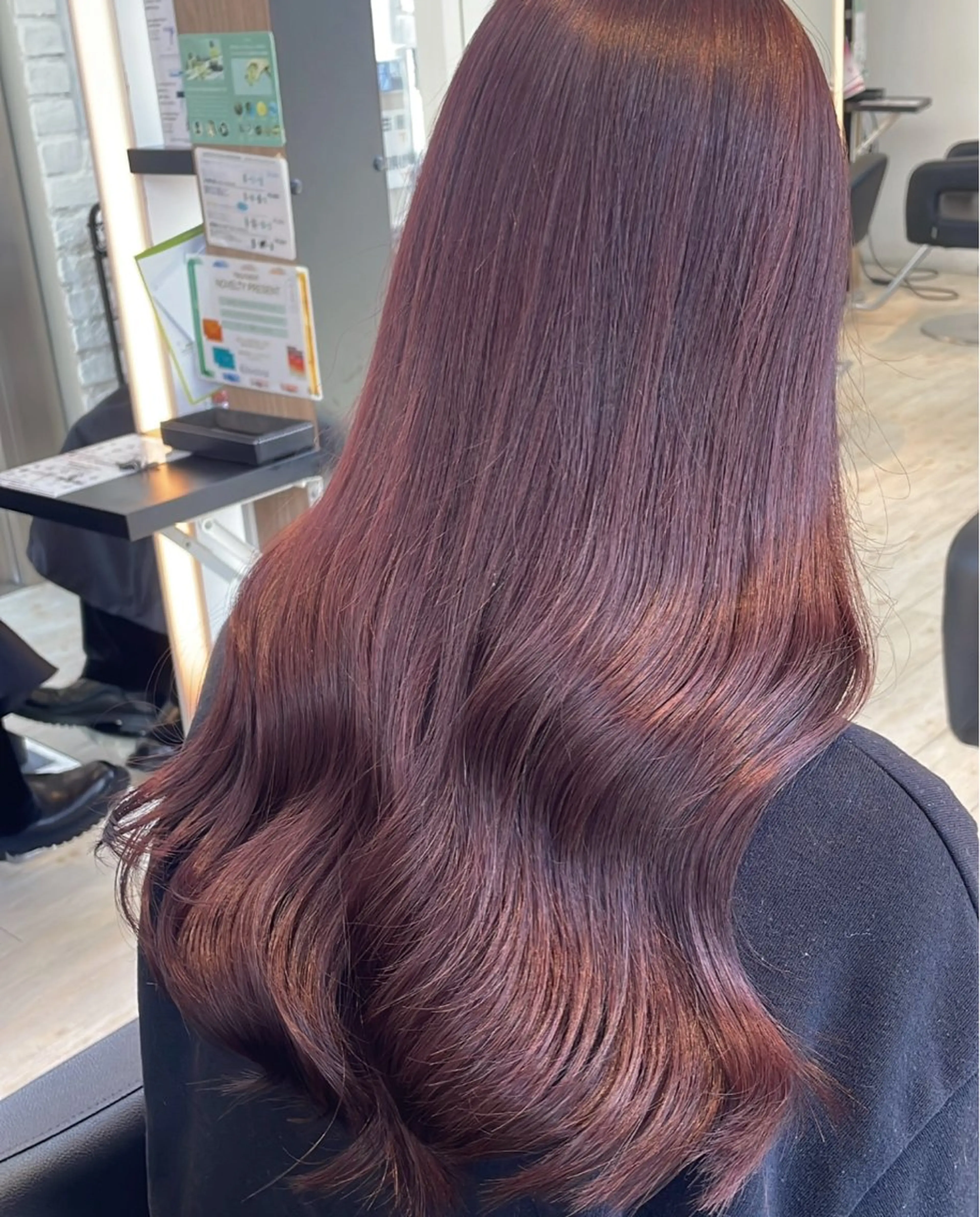 ロング カラー ブリーチ/髪質改善/ ハイトーン/暖色のヘアスタイル