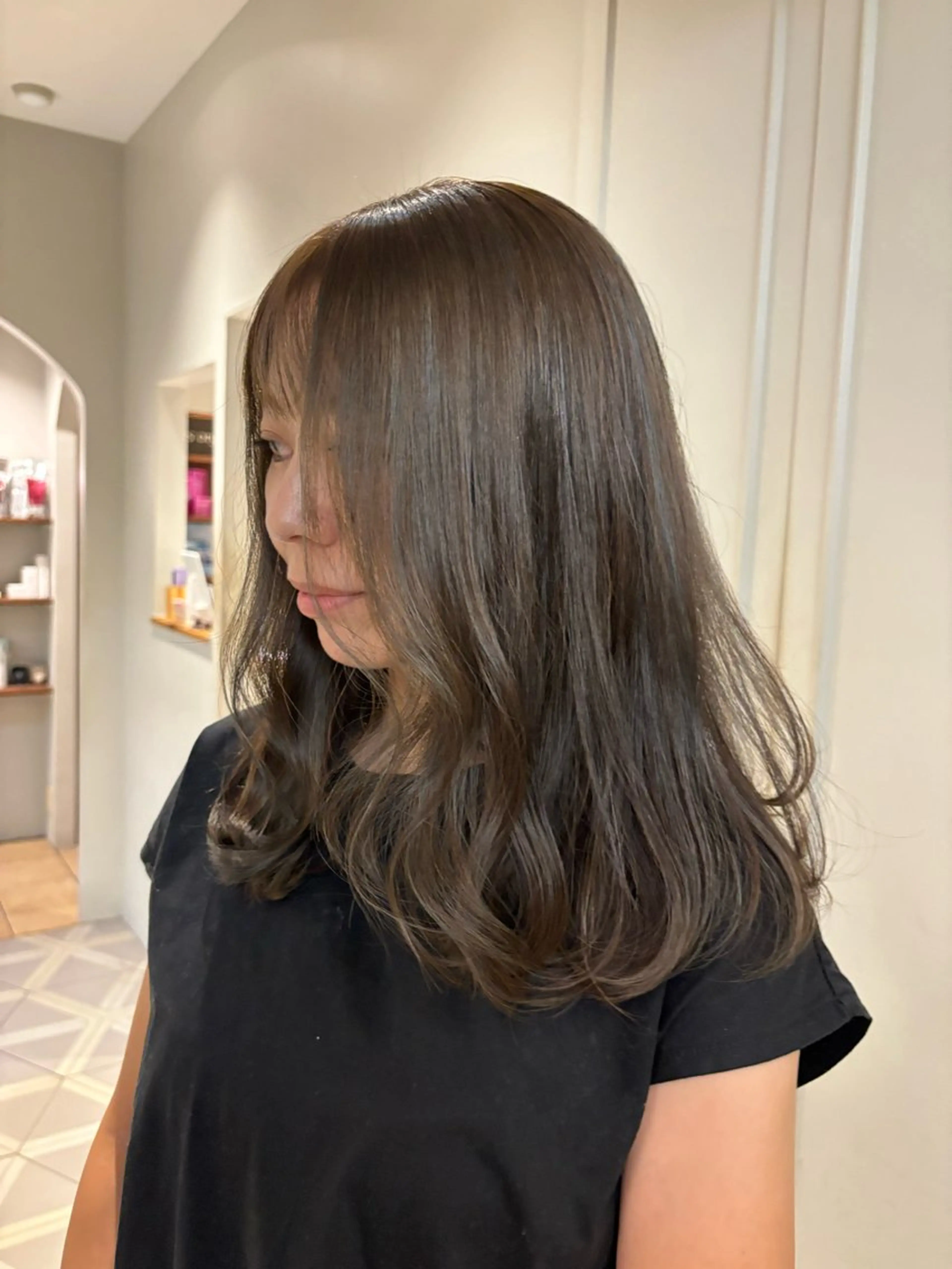 ミディアム カラー 岩切 美海のヘアスタイル