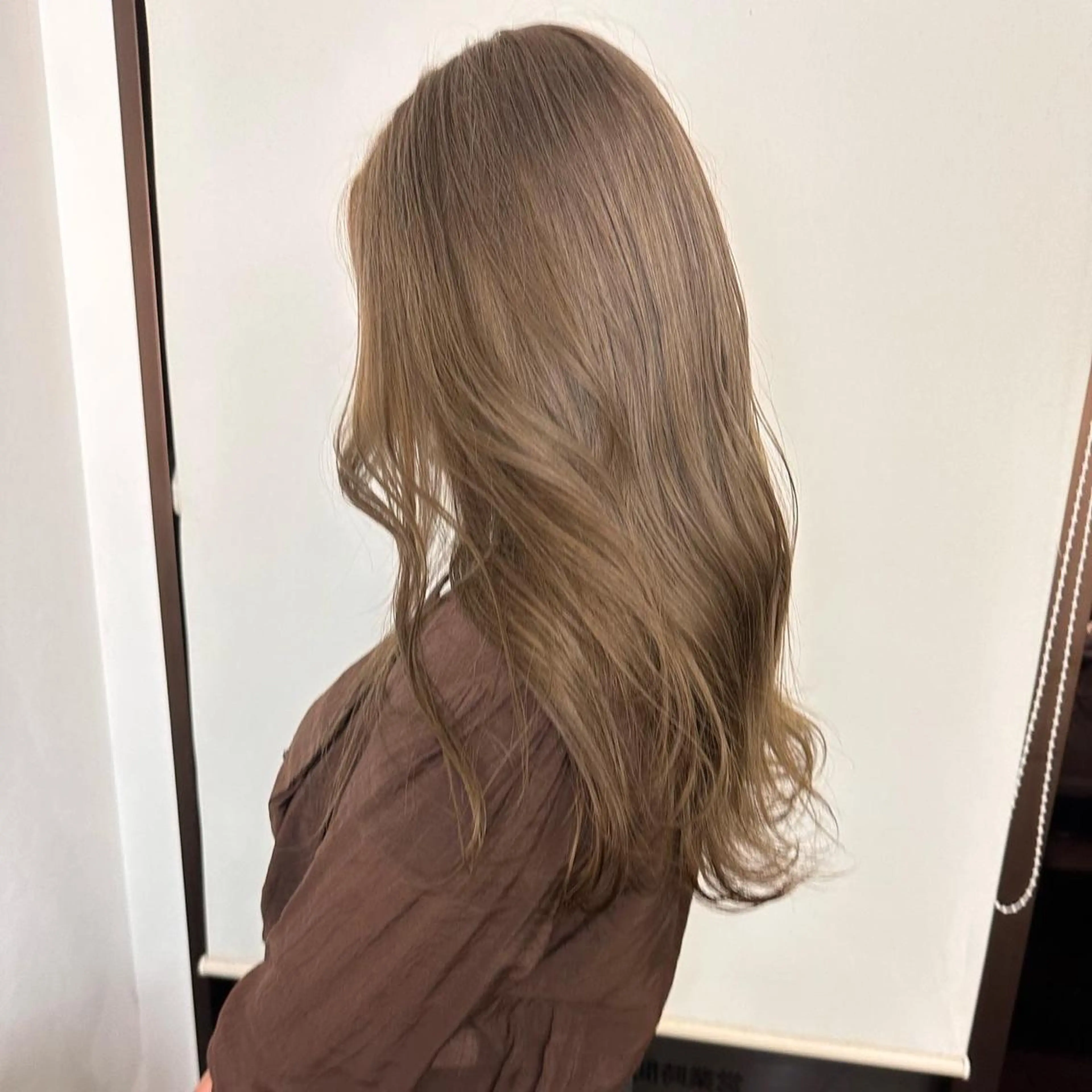 セミロング カラー peg.hair所属・ブリーチカラー🫧 森　凪沙のヘアスタイル