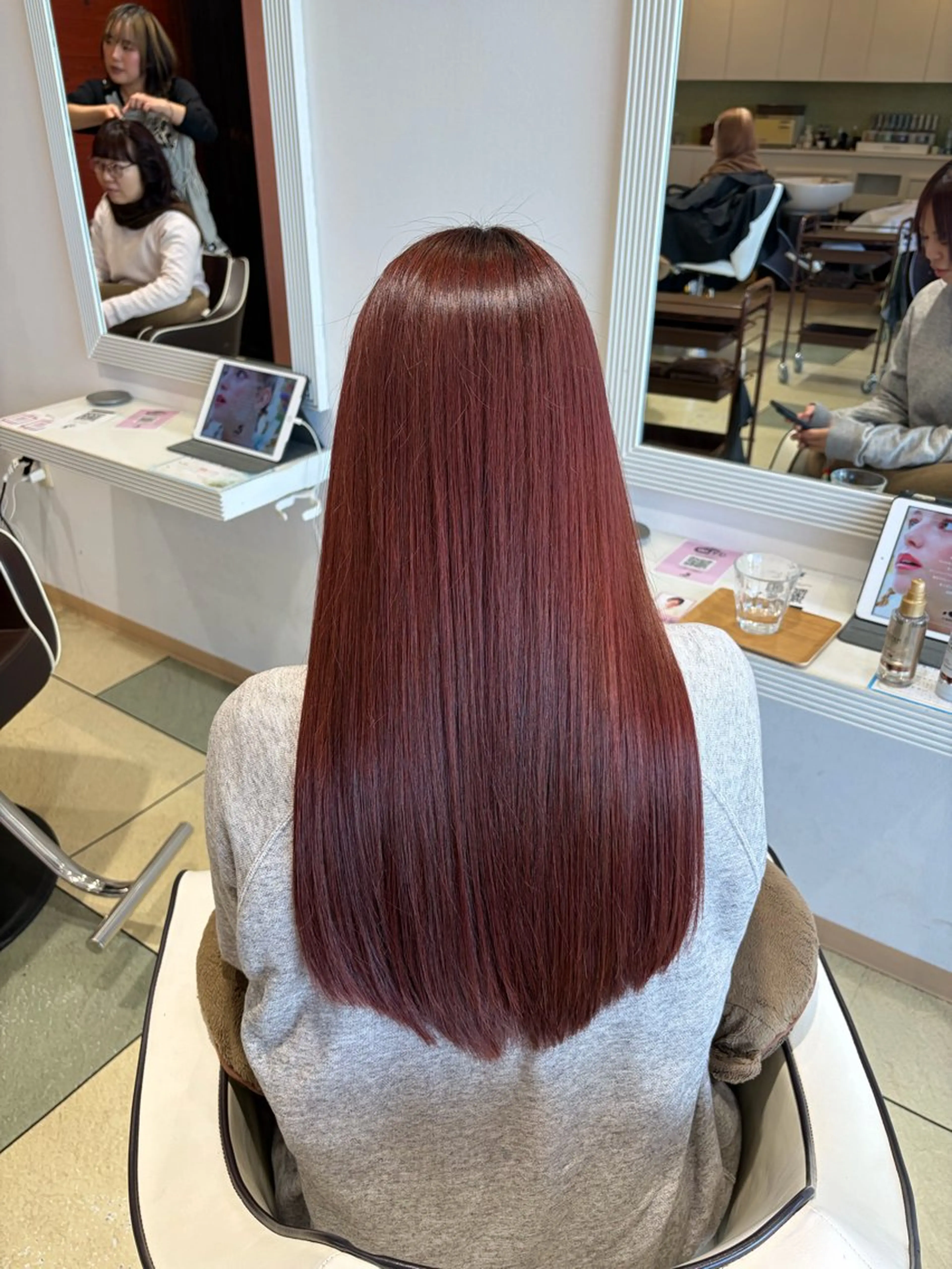 🌸4月限定クーポン🌸　【カット】➕【艶カラー】➕【保護トリートメント】の写真