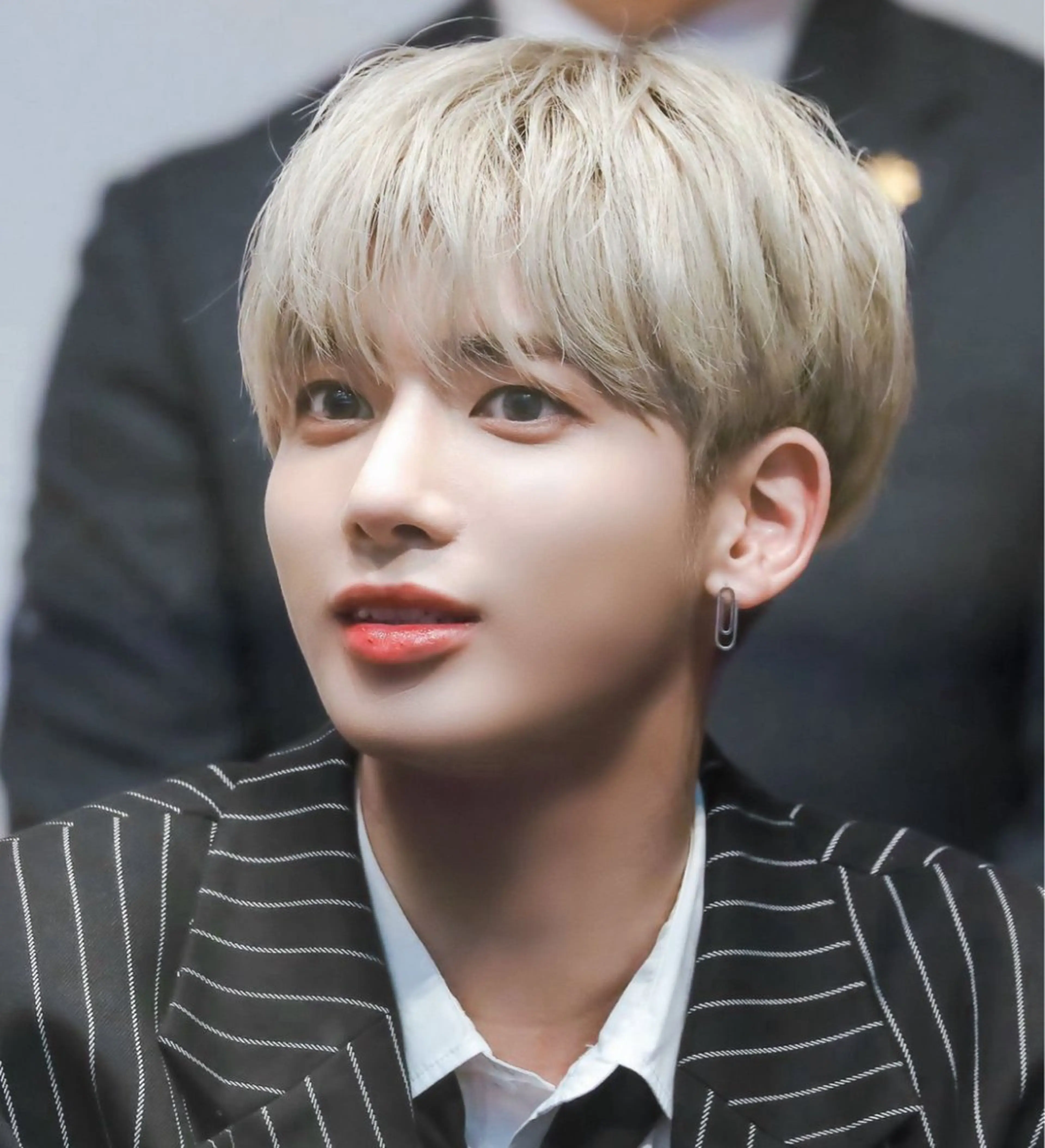 カラー メンズ フェザーパーマ/ スペインカールのヘアスタイル