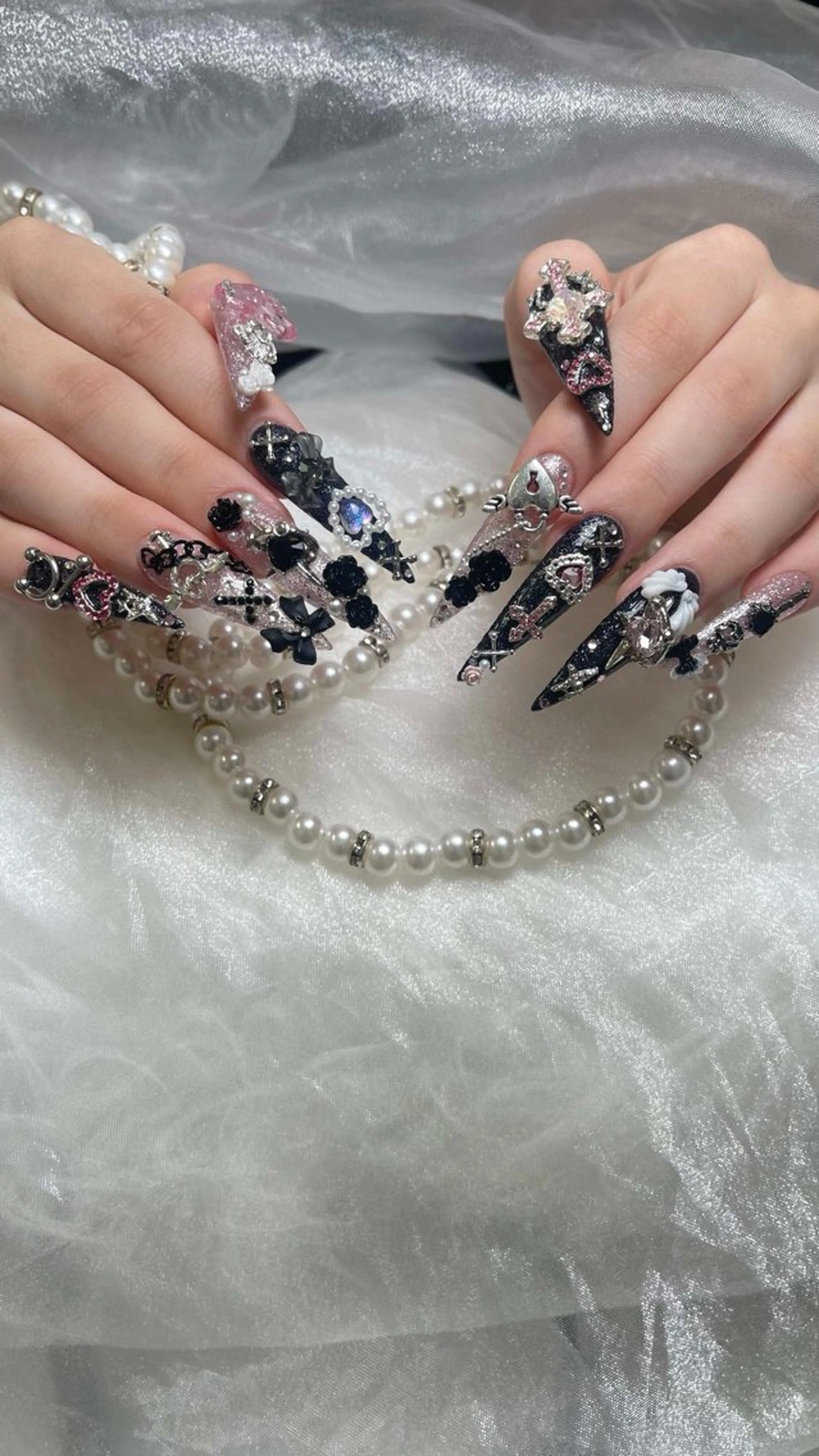 ネイル グラデーション キラキラネイル ワンカラーネイル 冬ネイル Jenn Nail Salonのネイルデザイン