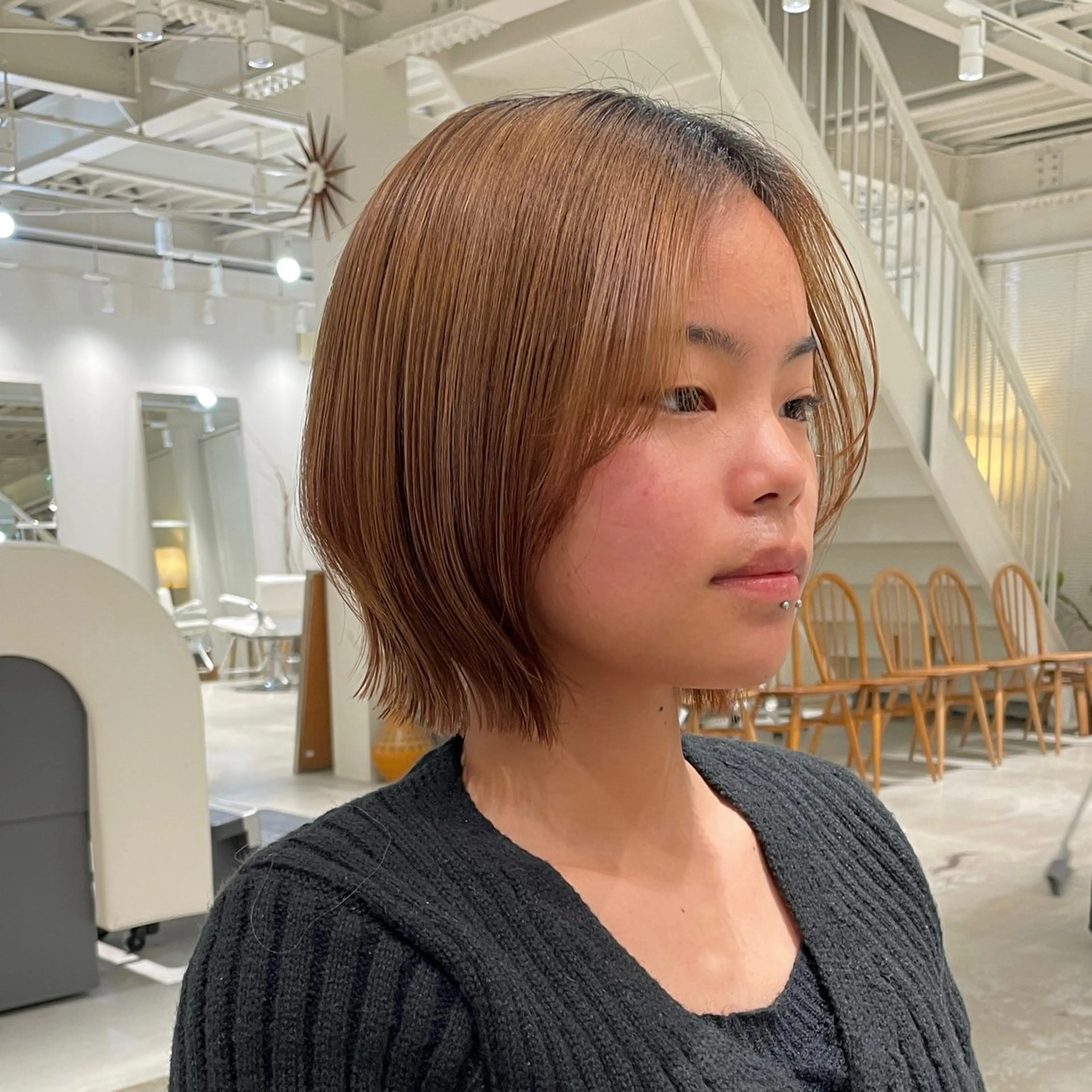 ショート ボブ くびれヘア レイヤーカット 小顔カット 安西 香利奈のヘアスタイル