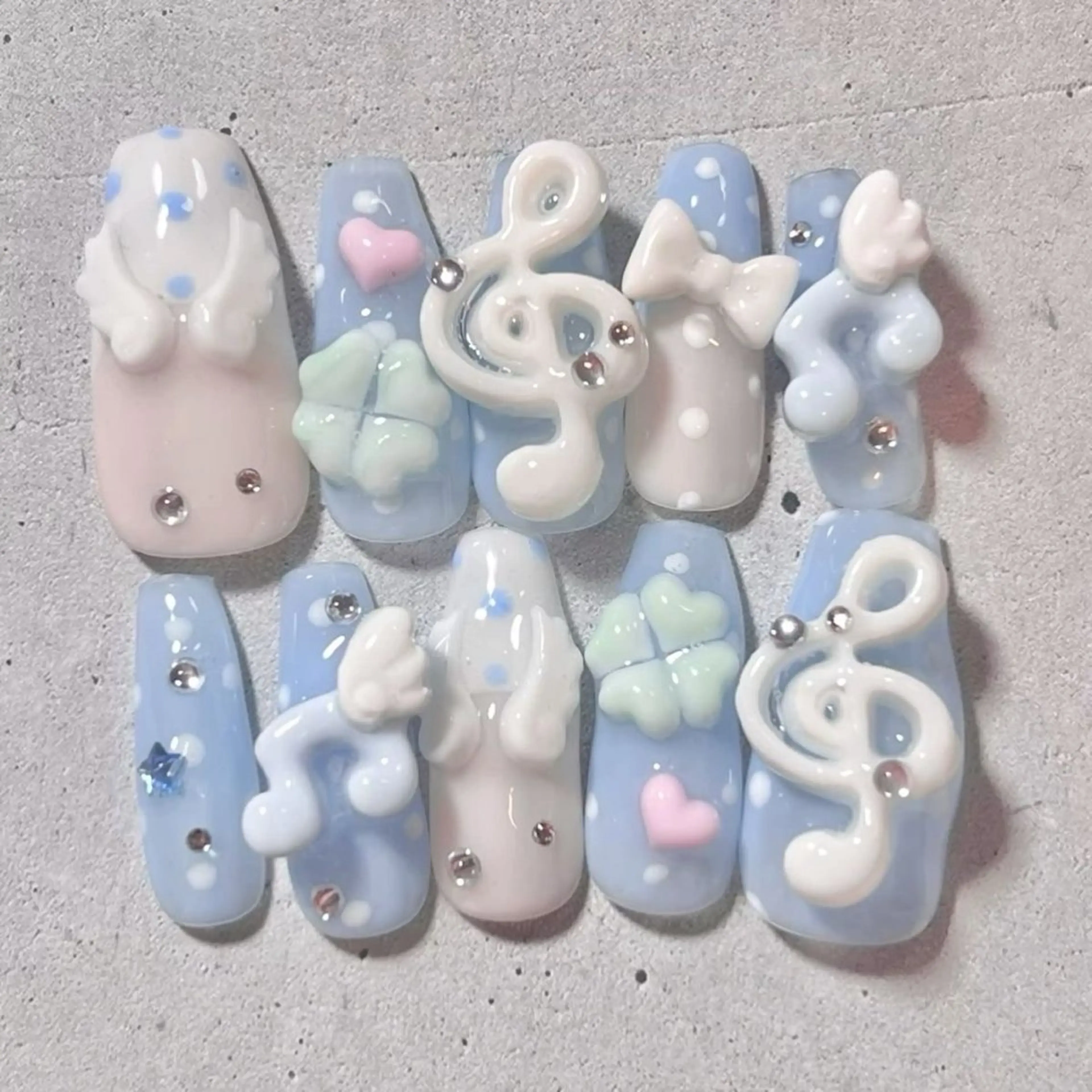 ネイル アートネイル 長さ出し ジェルネイル マグネットネイル ニュアンスネイル Kanao_ CloudyChanのネイルデザイン