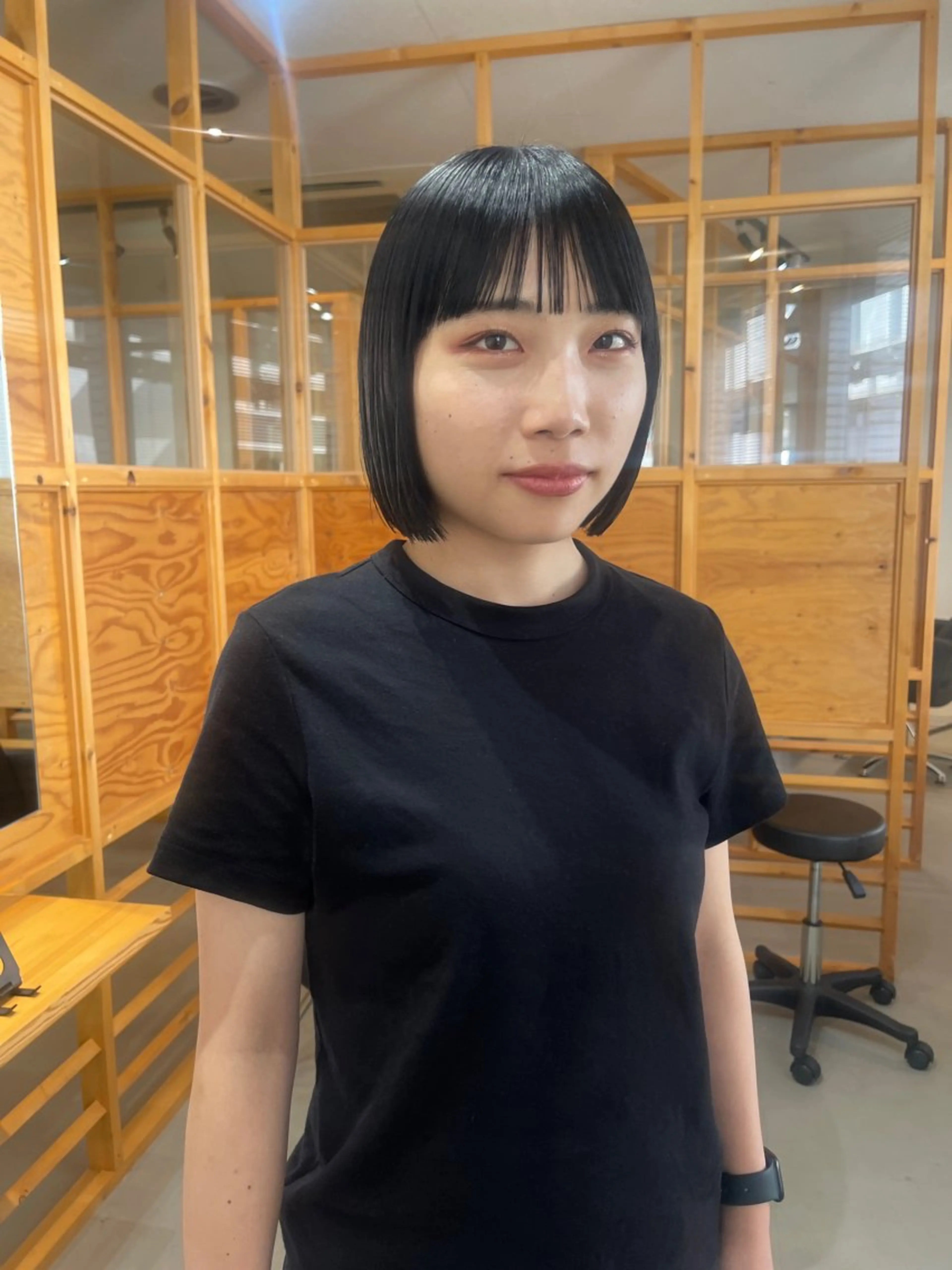 ショート oma　袮次金 鈴香のヘアスタイル