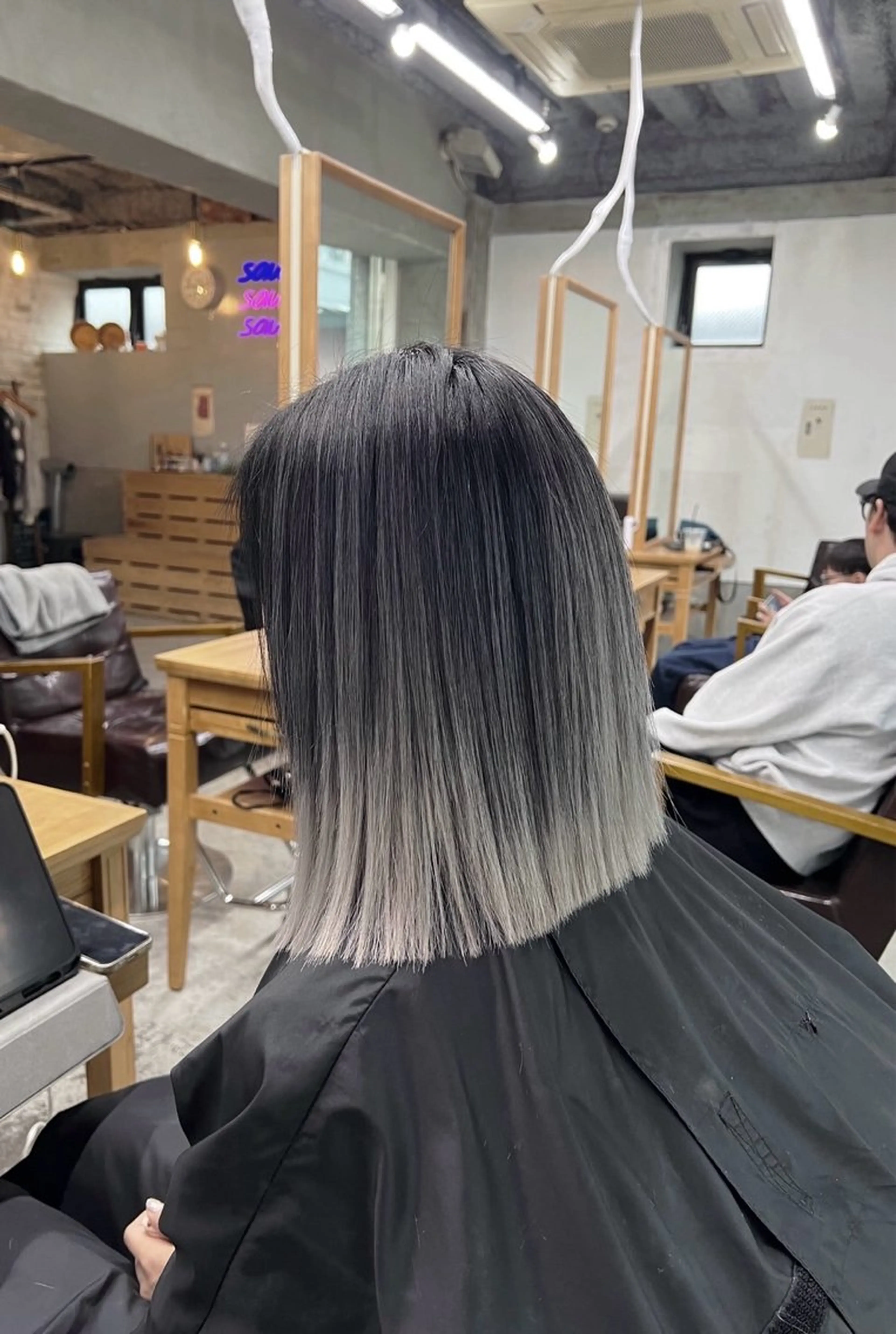 ショート カラー バレイヤージュ シルバー ホワイトシルバー レイヤーカット カット ヘアカラー トリートメント ROBIN所属・指名数No.1 /NAOYAのヘアスタイル