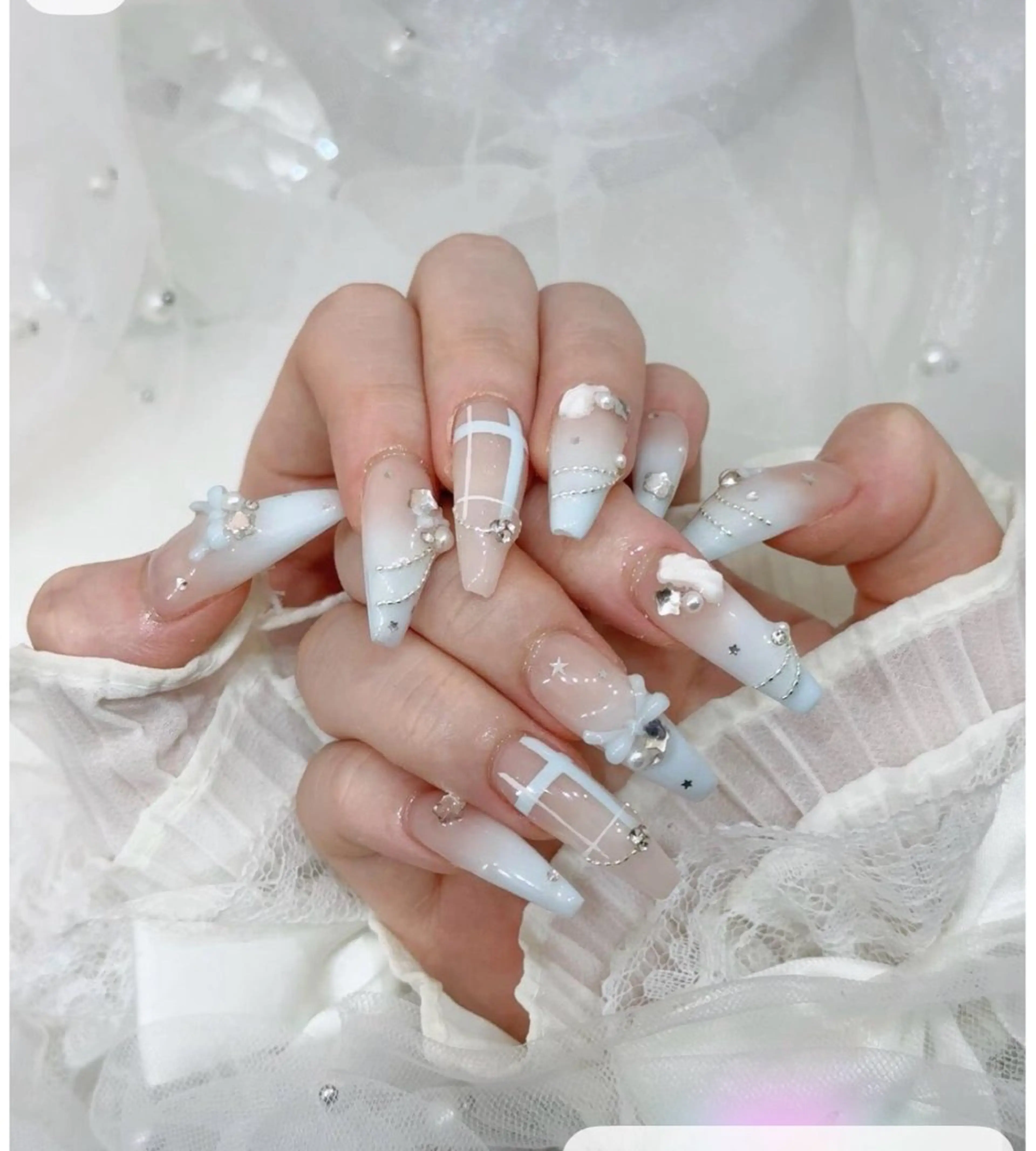 ネイル フレンチネイル キラキラネイル 韓国ネイル シンプルネイル ワンホンネイル ハンドネイル MEI Nailのネイルデザイン