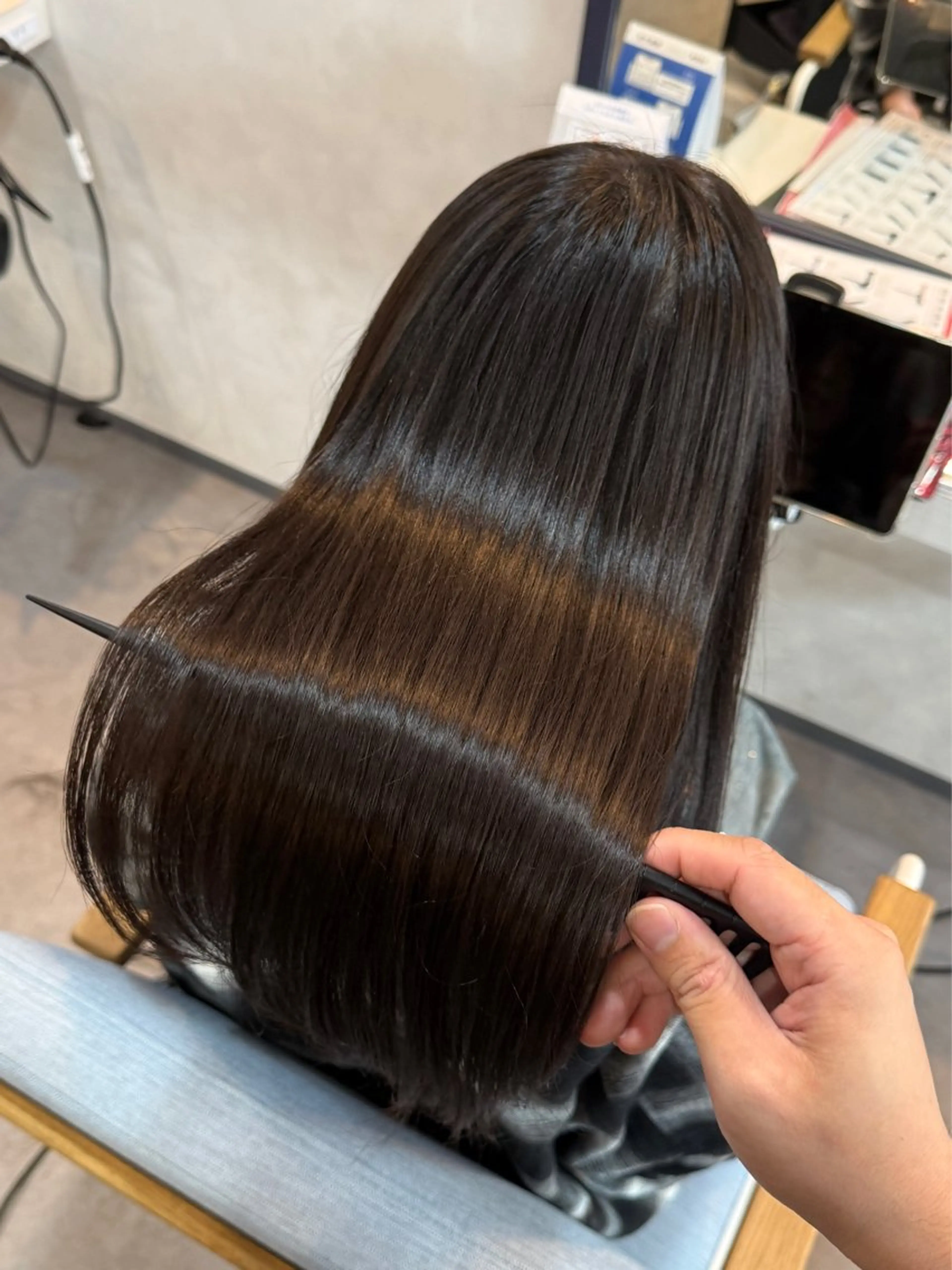 セミロング ハイライト 髪質改善 縮毛矯正 トリートメント 髪のお悩みお任せ ください坂 要司のヘアスタイル