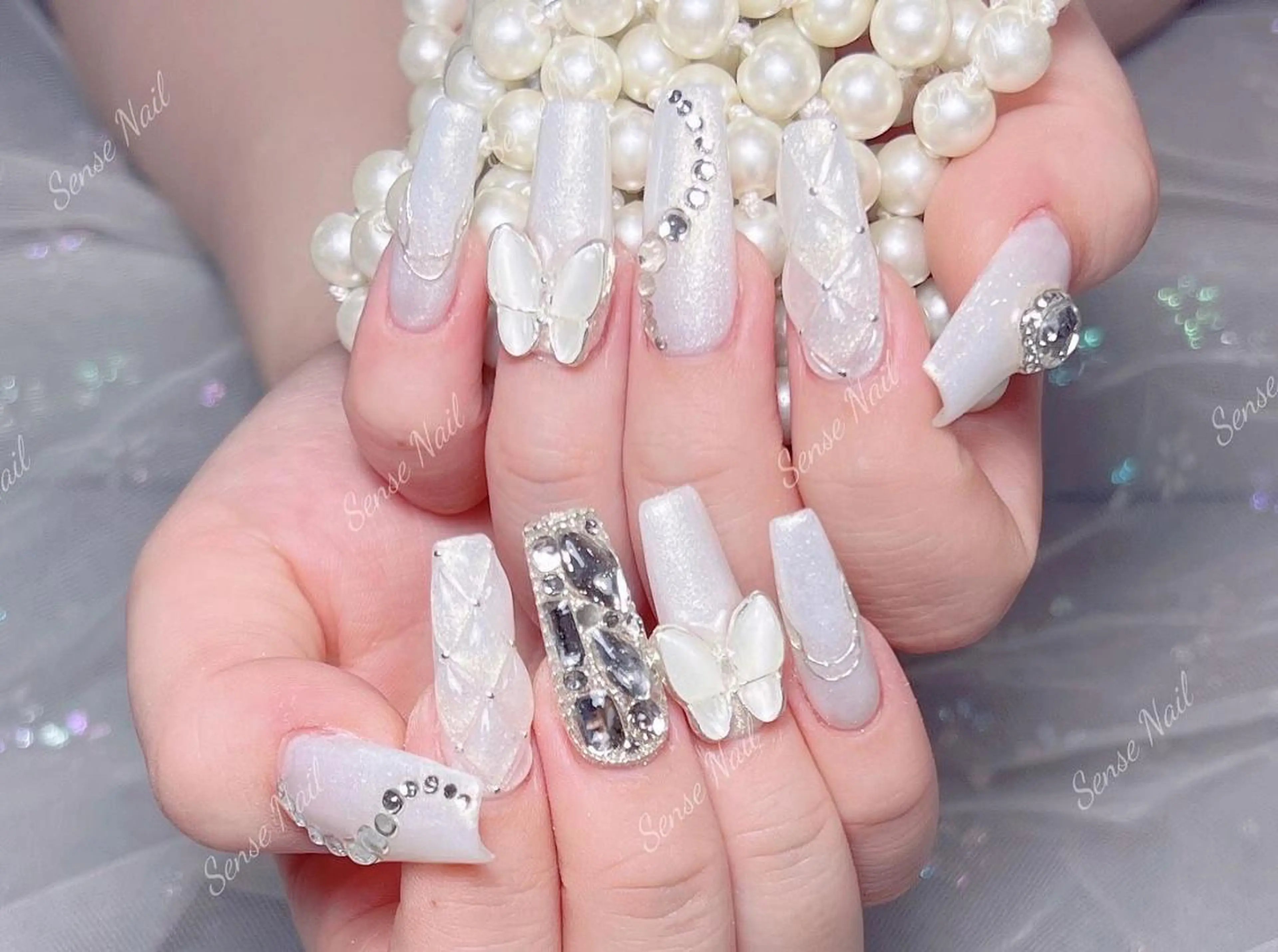 ネイル ハンドネイル ハンドケア Queening 🦋のネイルデザイン