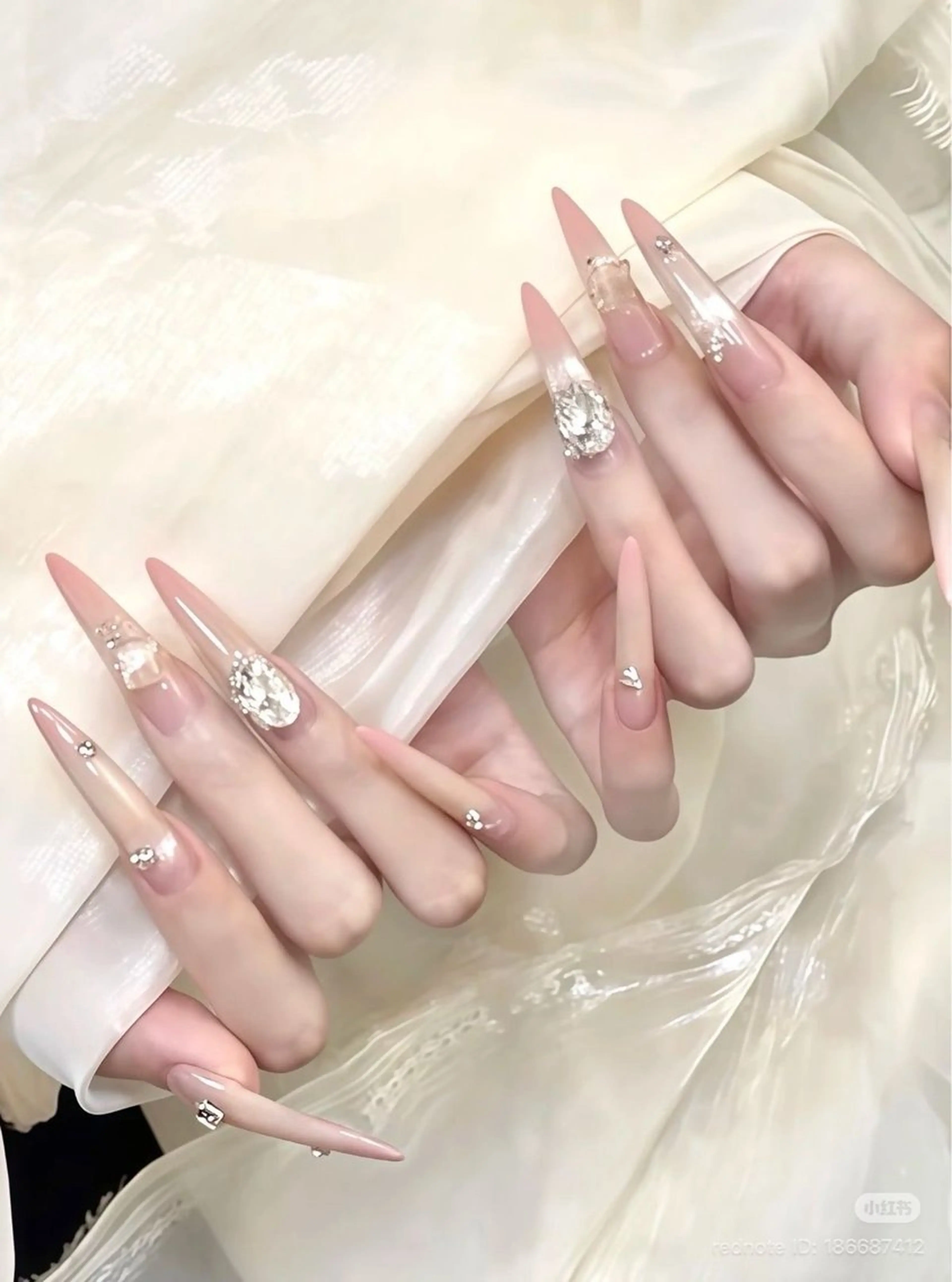 カラー グラデーションカラー ピンクカラー ハンドネイル AIN Nailのネイルデザイン