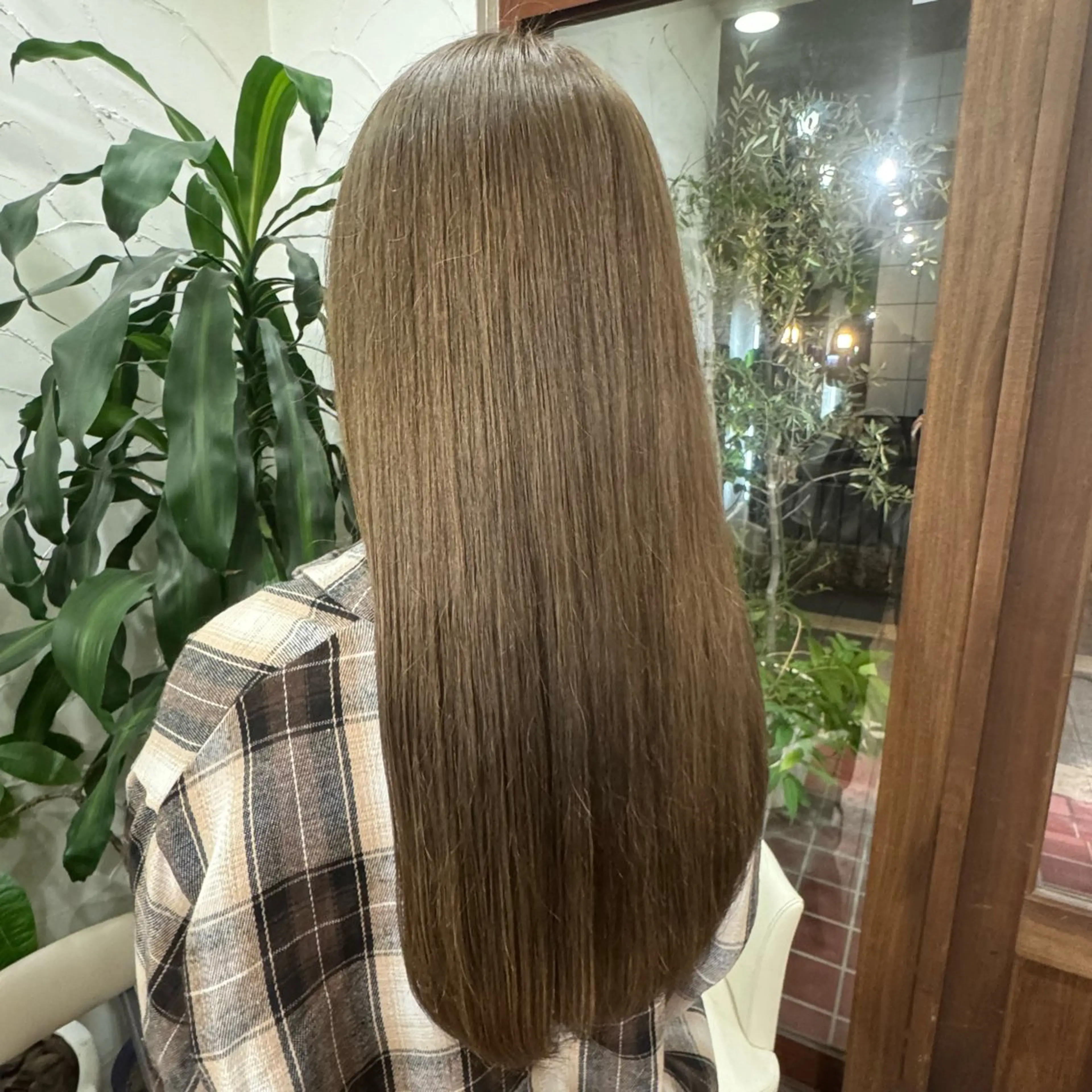 ロング カラー ヘアカラー トリートメント ヘッドスパ 透明感/低ダメージ インナー🩵角田紗雪のヘアスタイル