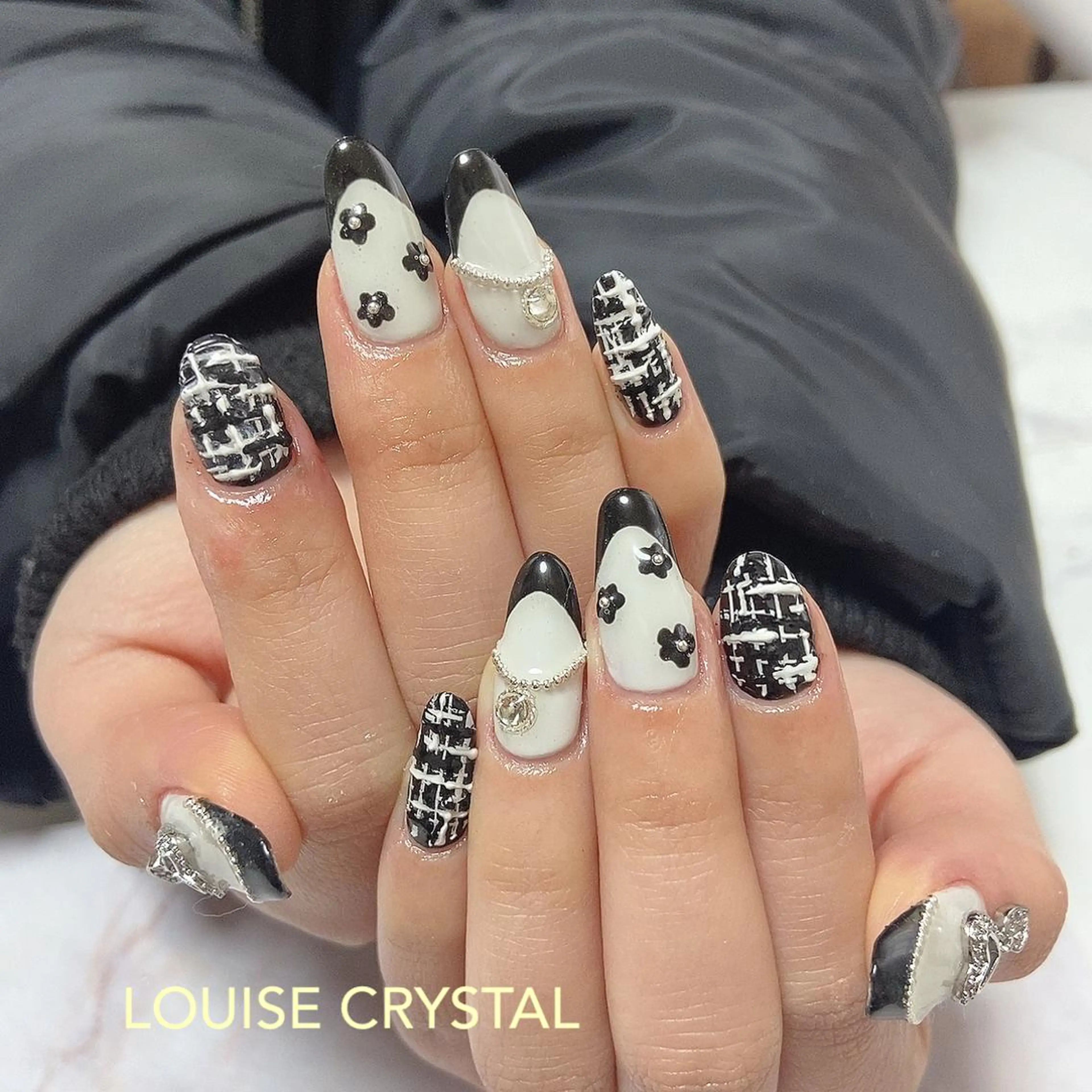 ネイル フレンチネイル ツイードネイル ハンドネイル LOUISE CRYSTALのネイルデザイン
