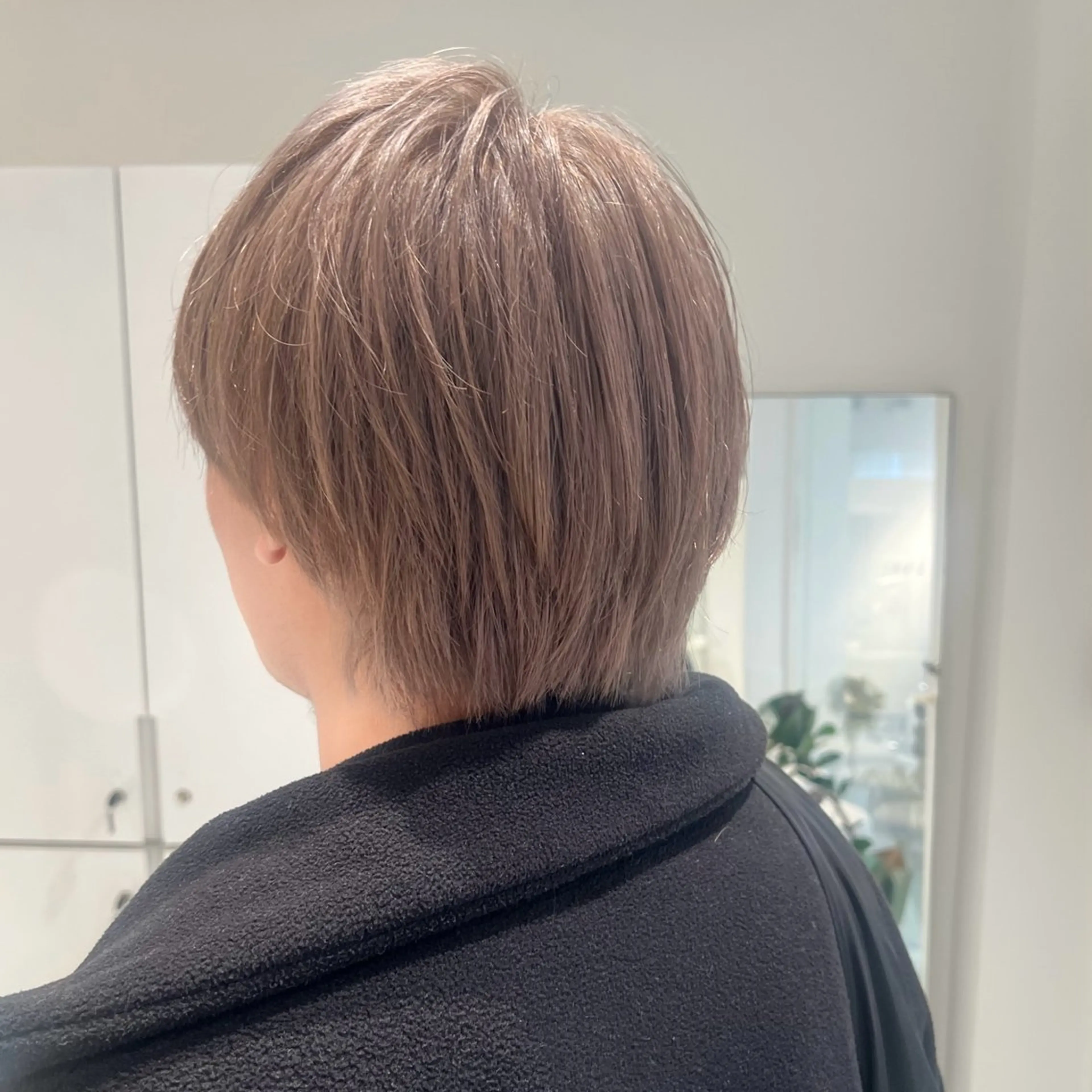 カラー メンズ メンズブリーチ メンズハイトーン ブリーチ ハイトーンカラー ヘアカラー トリートメント ヘッドスパ ヘアセット 似合わせくすみカラー ‎/縮毛/川添桃花‎のヘアスタイル