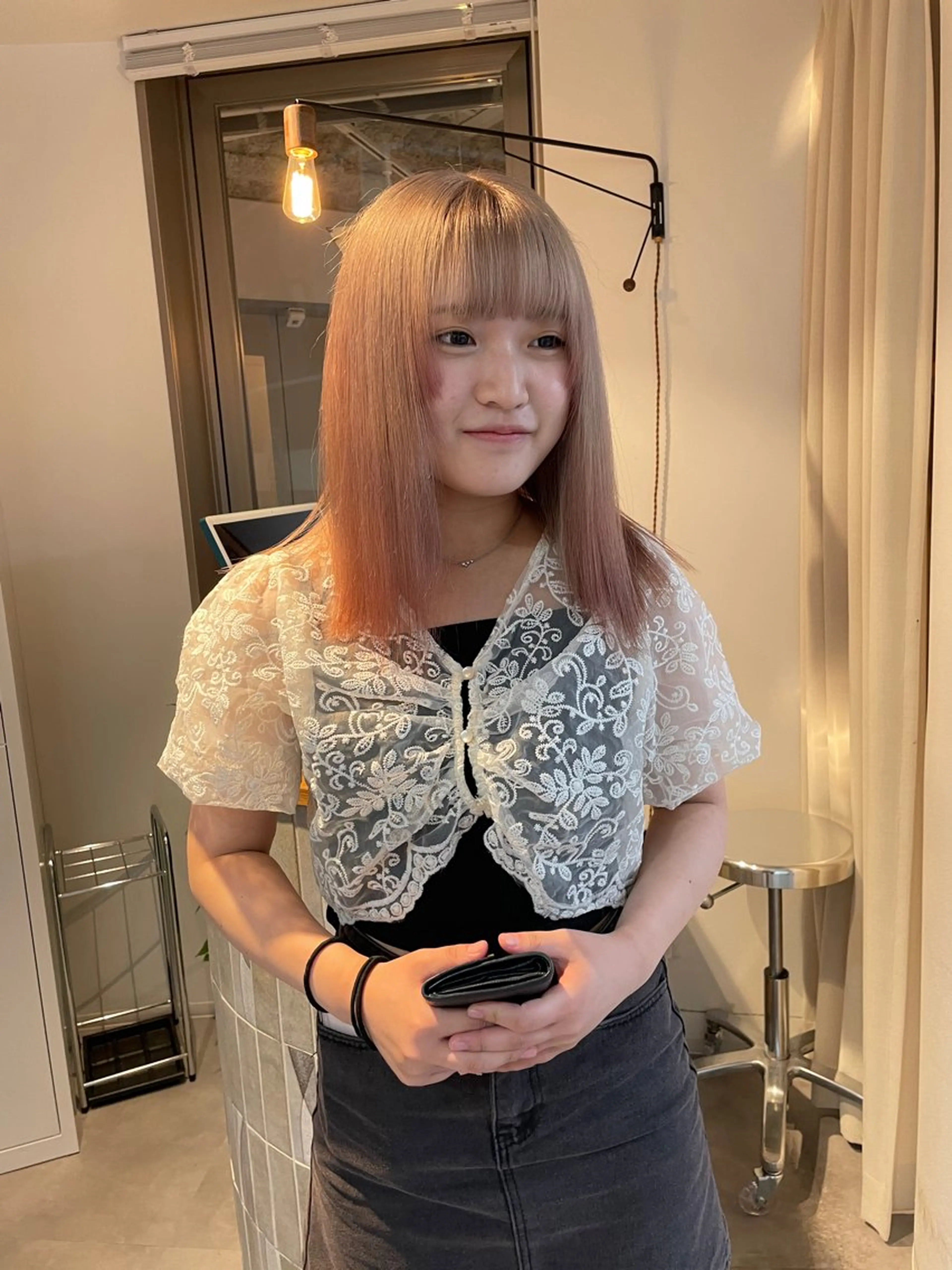 ミディアム カラー ヘアカラー トリートメント 切りっぱなしボブ レイヤー/縮毛矯正のヘアスタイル