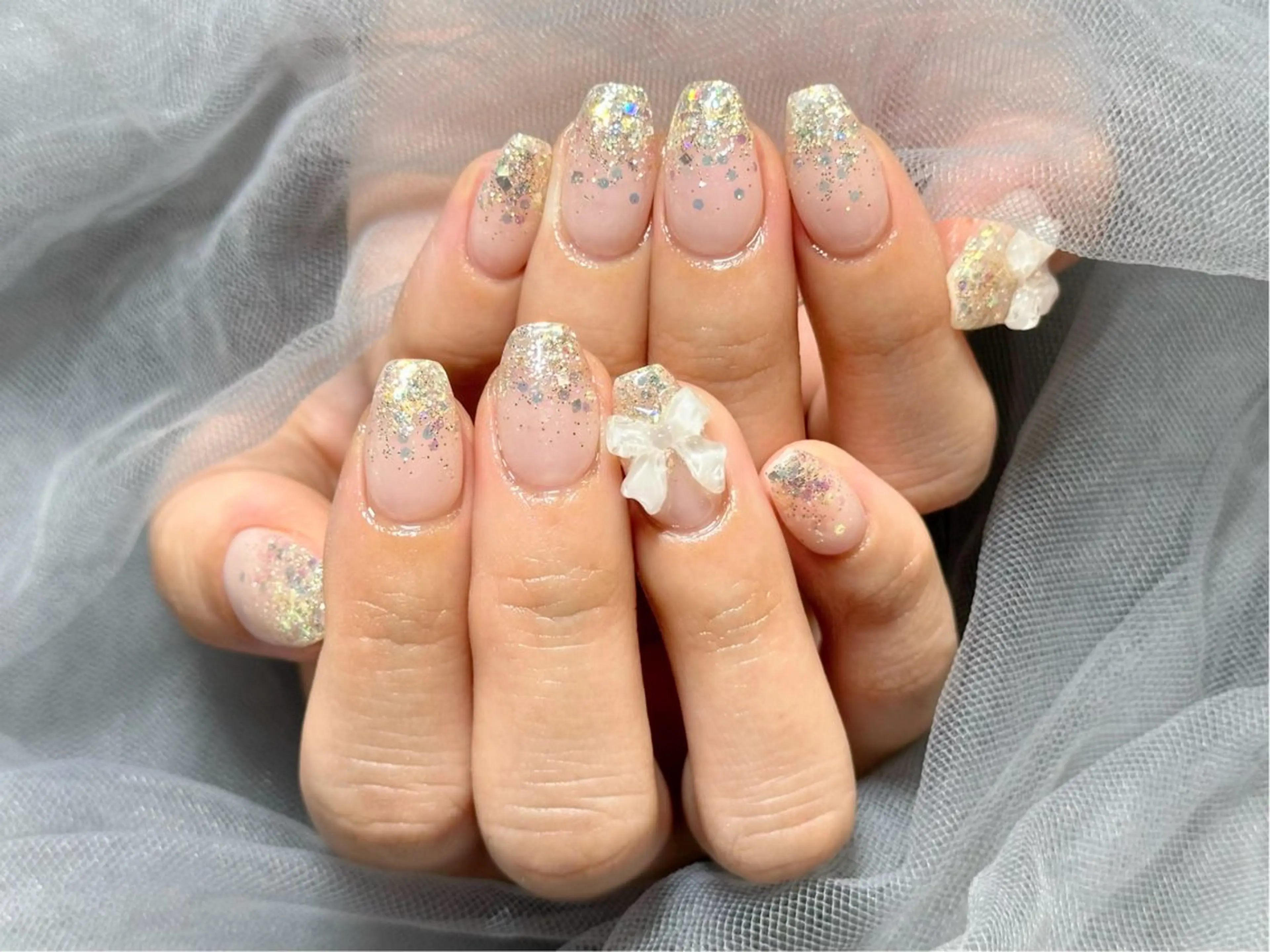 ネイル ラメ(グリッター) ラメグラデーション リボン ハンドネイル Nail Salon KURELLYのネイルデザイン