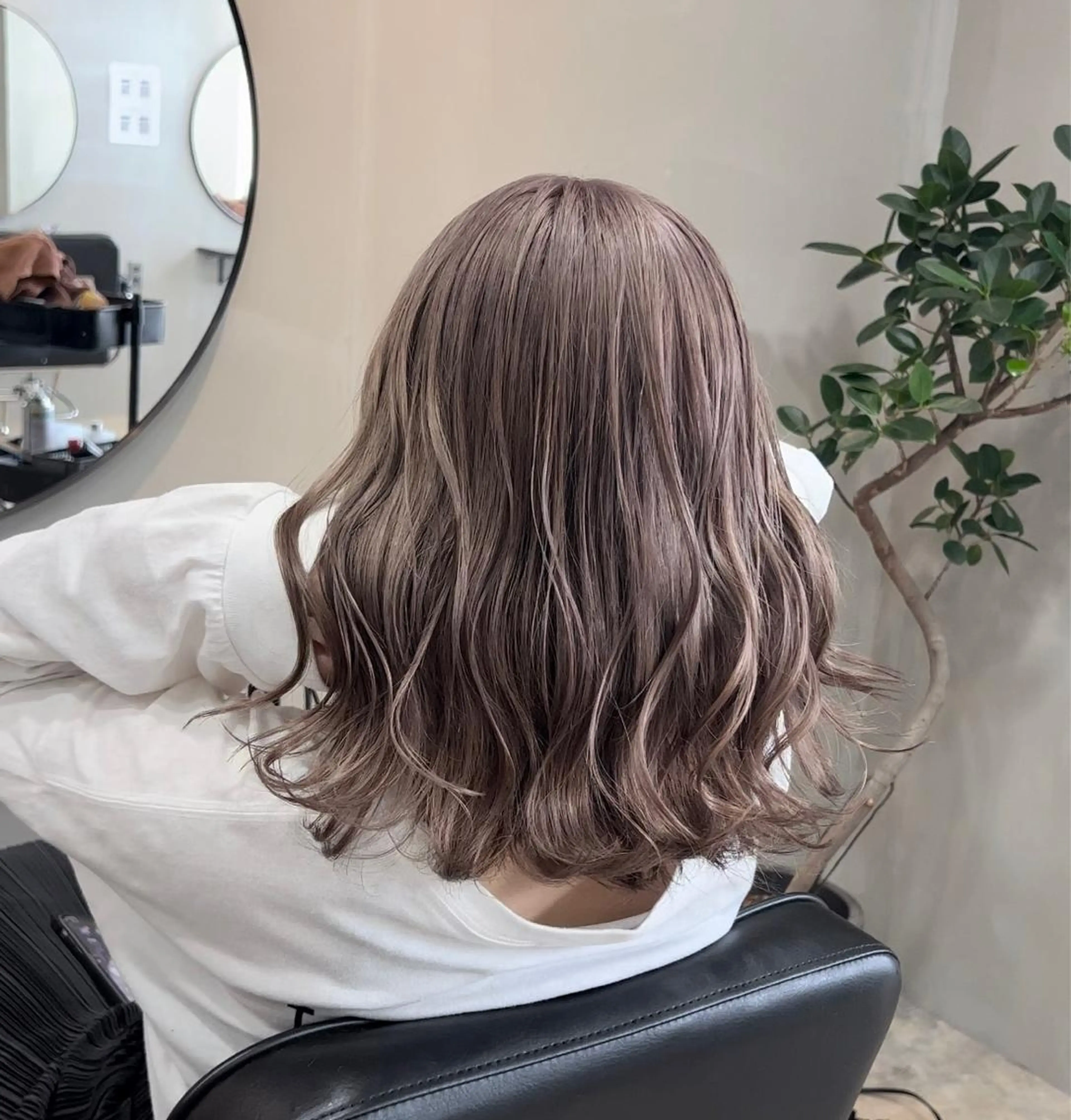 ミディアム カラー リサ tonieのヘアスタイル