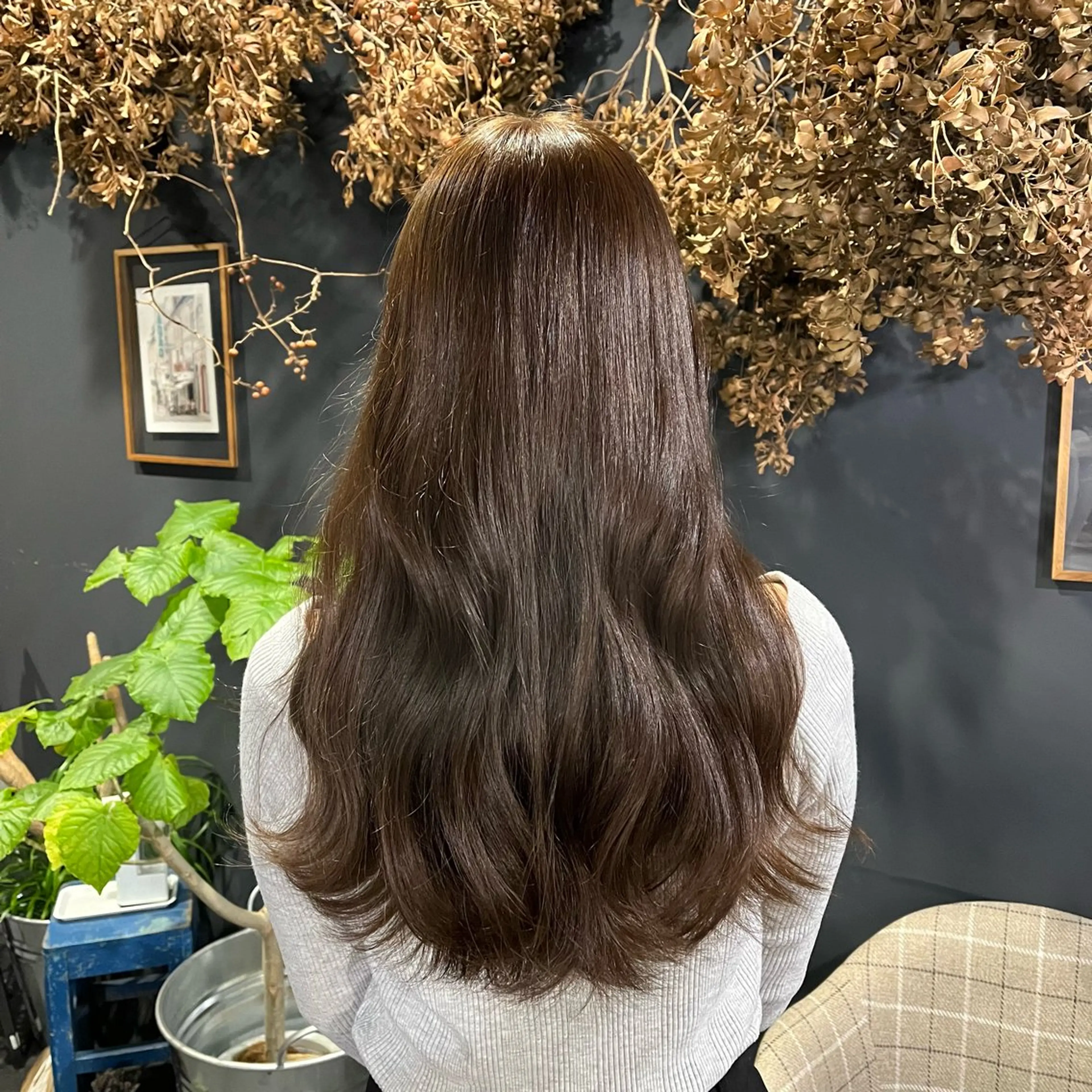 ロング カラー ブラウンカラー オリーブブラウン 岸本 まほのヘアスタイル