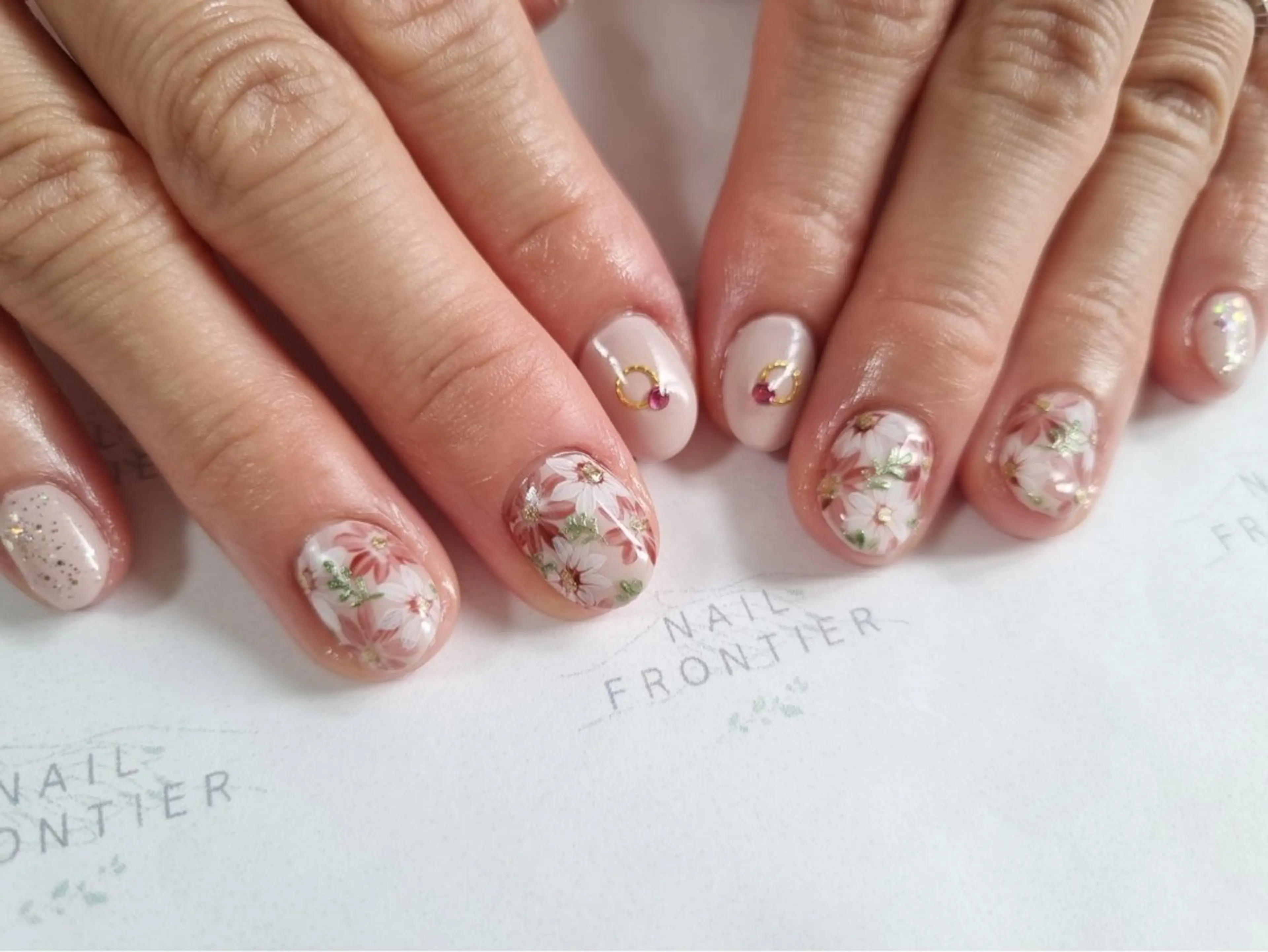 ネイル フラワーネイル ジェルネイル パラジェル 吉祥寺🌟 ネイルフロンティアのネイルデザイン