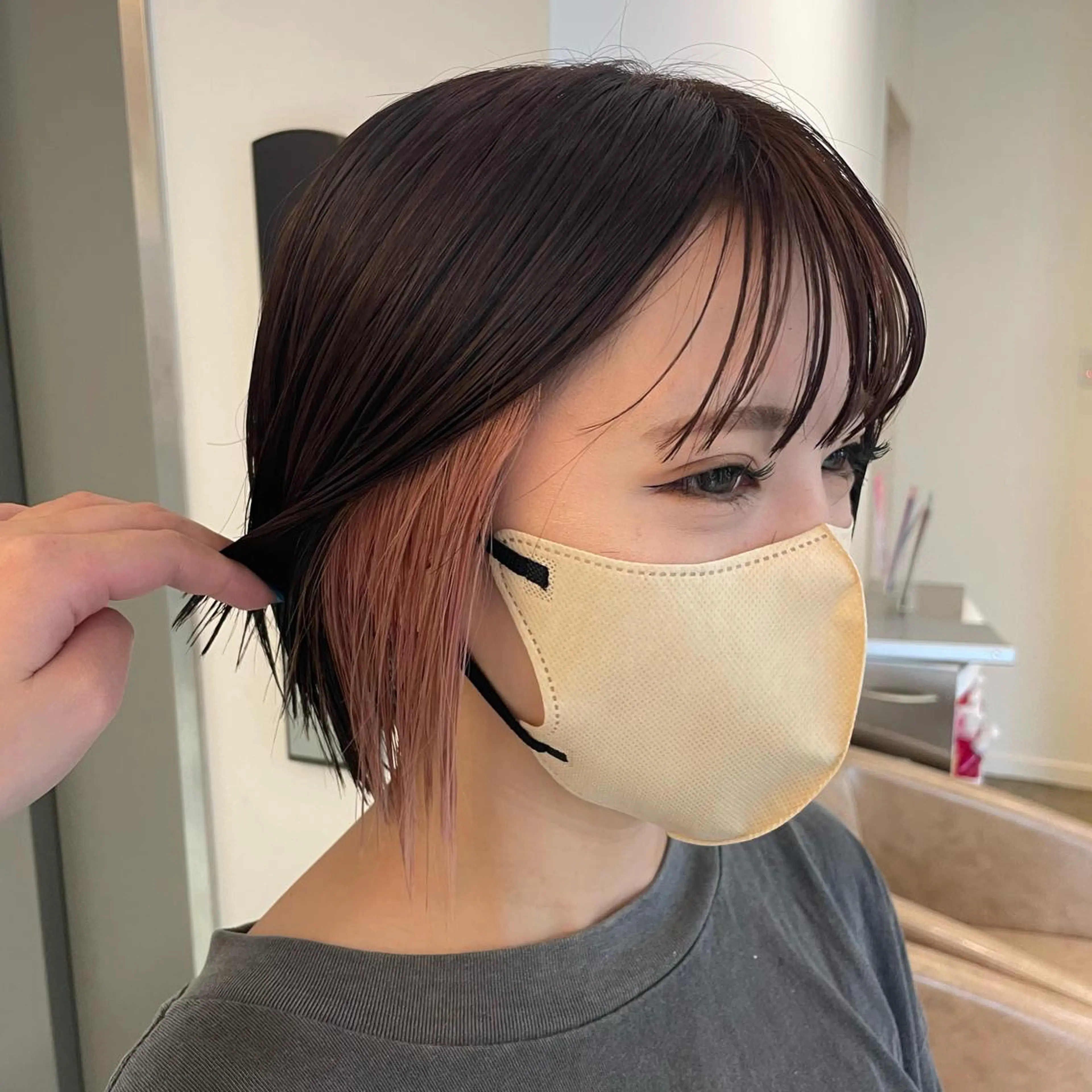 ミディアム カット ヘアカラー 亀山 由里菜のヘアスタイル