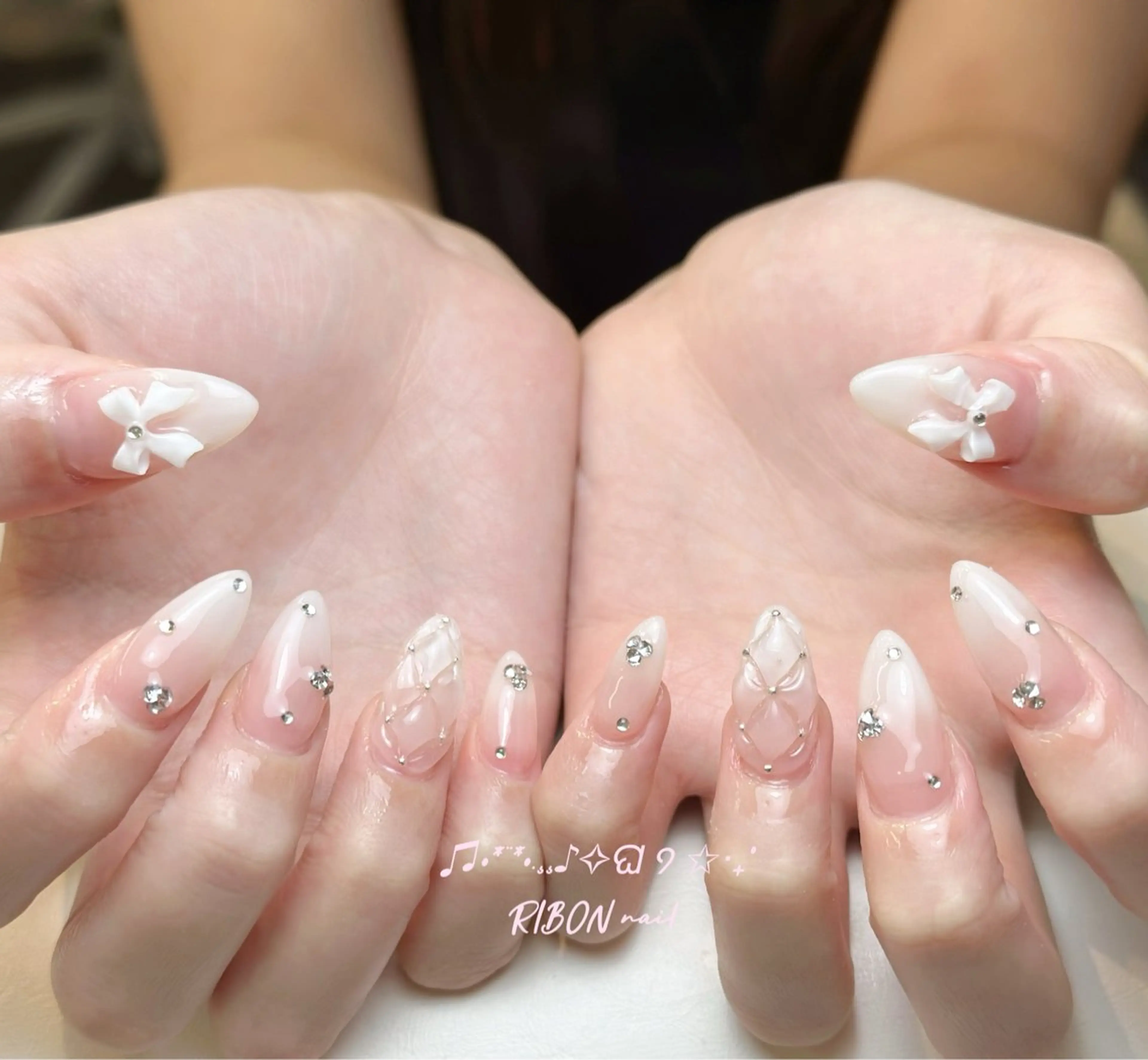 ネイル アートネイル 成人式 長さ出し キラキラネイル ロングネイル ハンドネイル RIBON nail salonのネイルデザイン