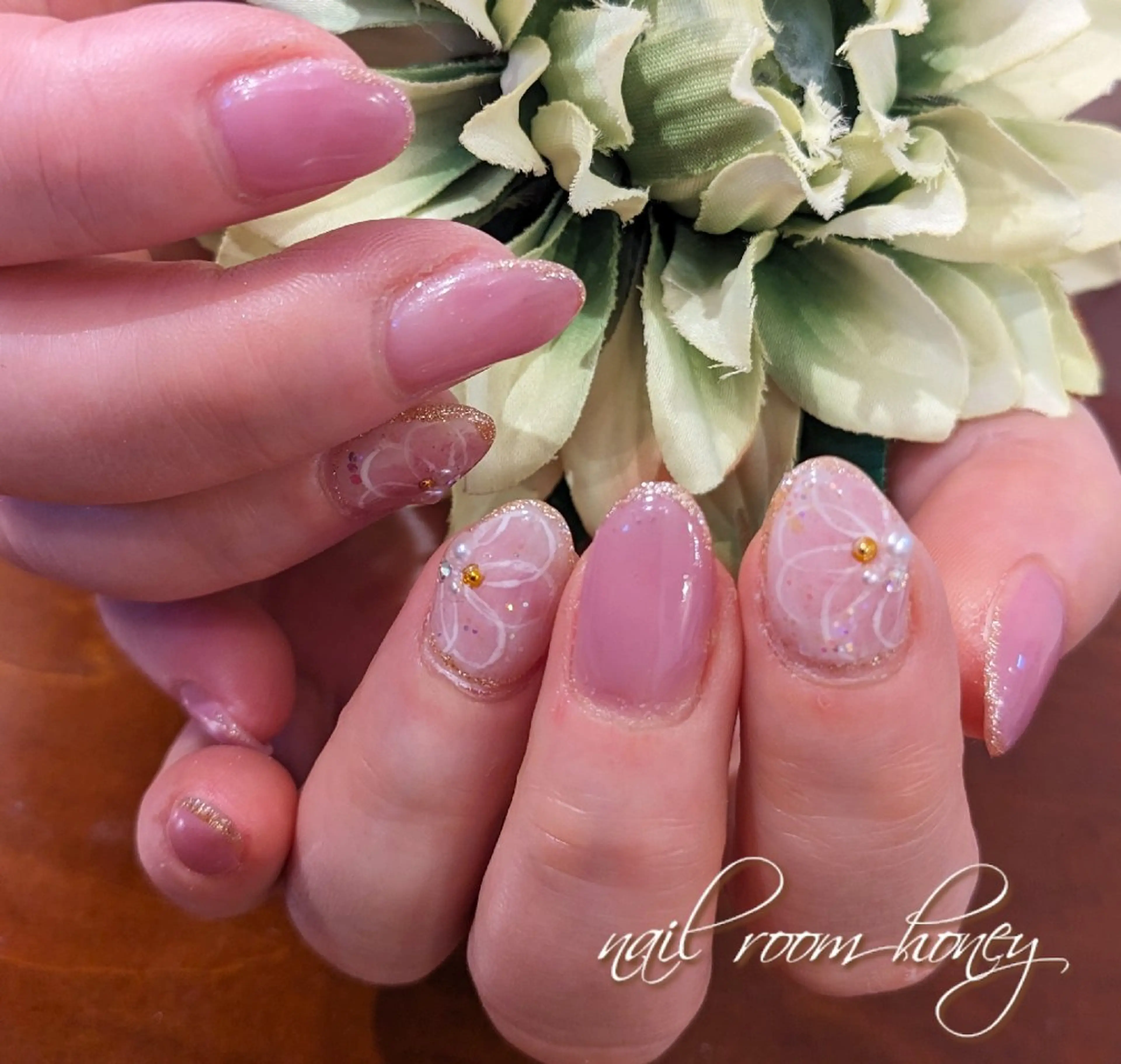 ネイル フラワーネイル フレンチネイル ラメ(グリッター) ピンク nail room  honeyのネイルデザイン