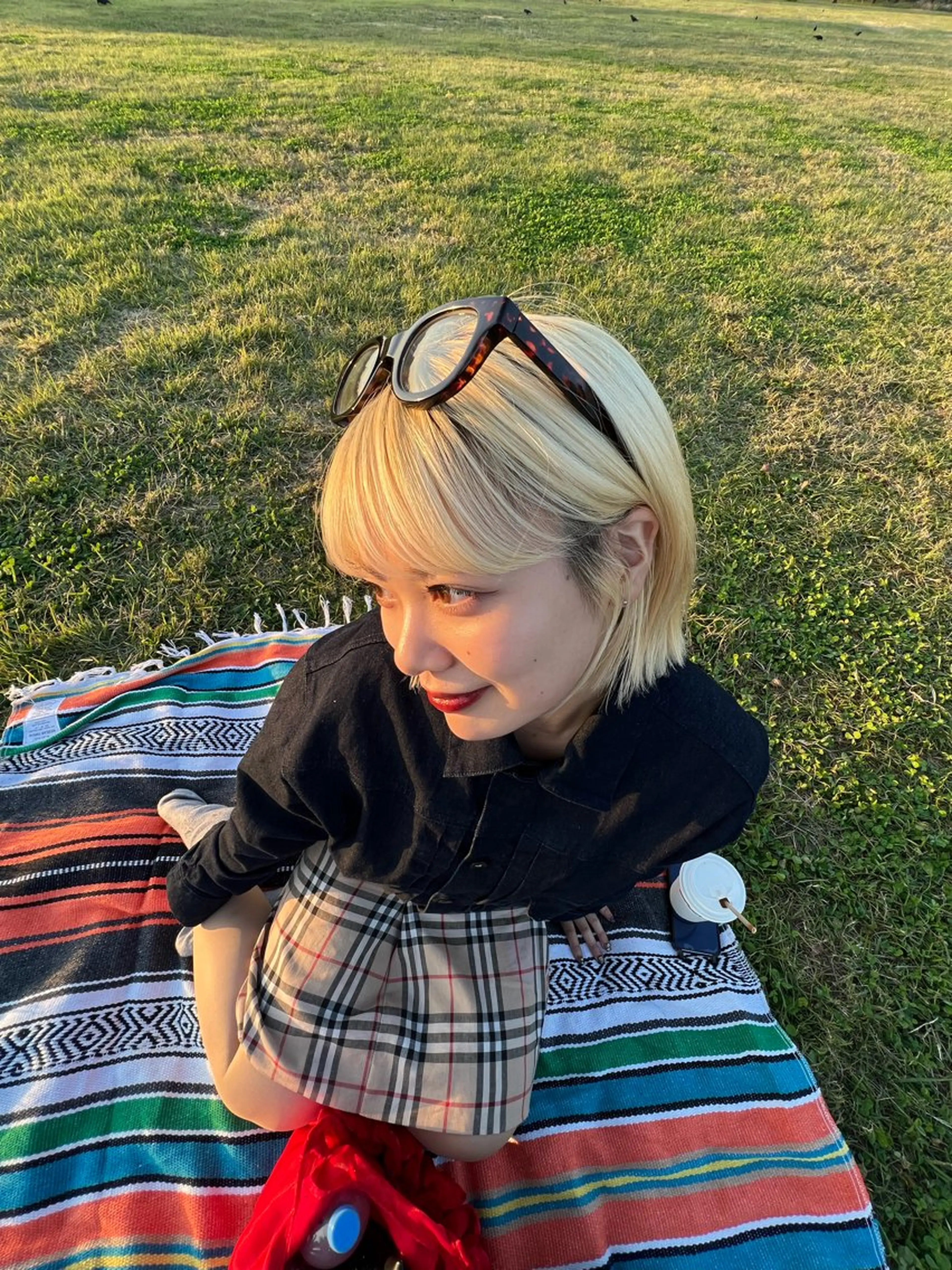 カラー AYU/ブリーチ/ レイヤーカットのヘアスタイル