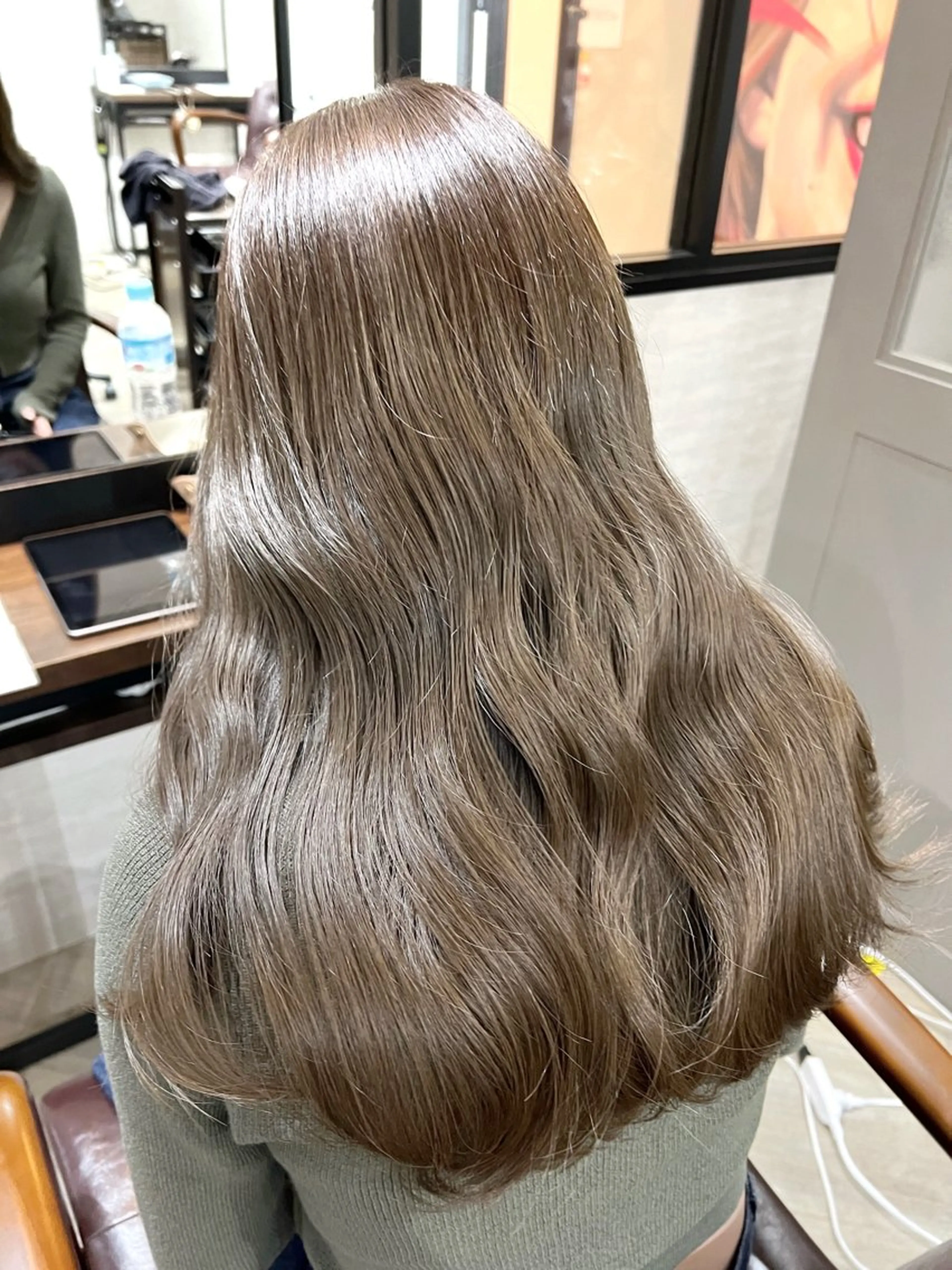 ロング カラー ヘアアレンジ ベージュカラー ブリーチ ブリーチなしカラー オリーブベージュ 顔まわり職人🇰🇷 韓国ヘア/KAITOのヘアスタイル