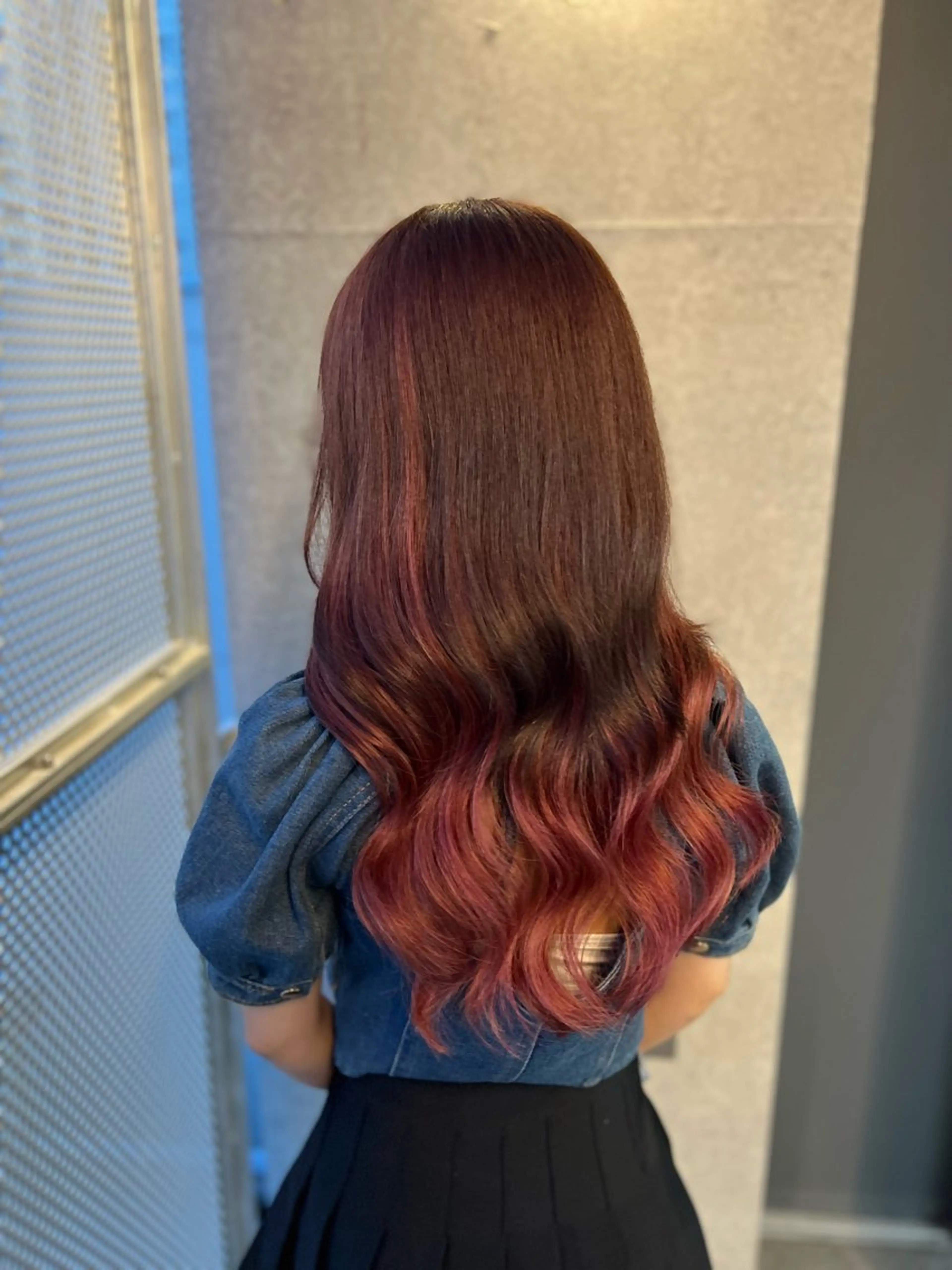 ミディアム カラー シールエクステ アディクシーカラー アッシュ バレイヤージュ ミストバング ヘアカラー エクステ 吉野 瑳桜のヘアスタイル