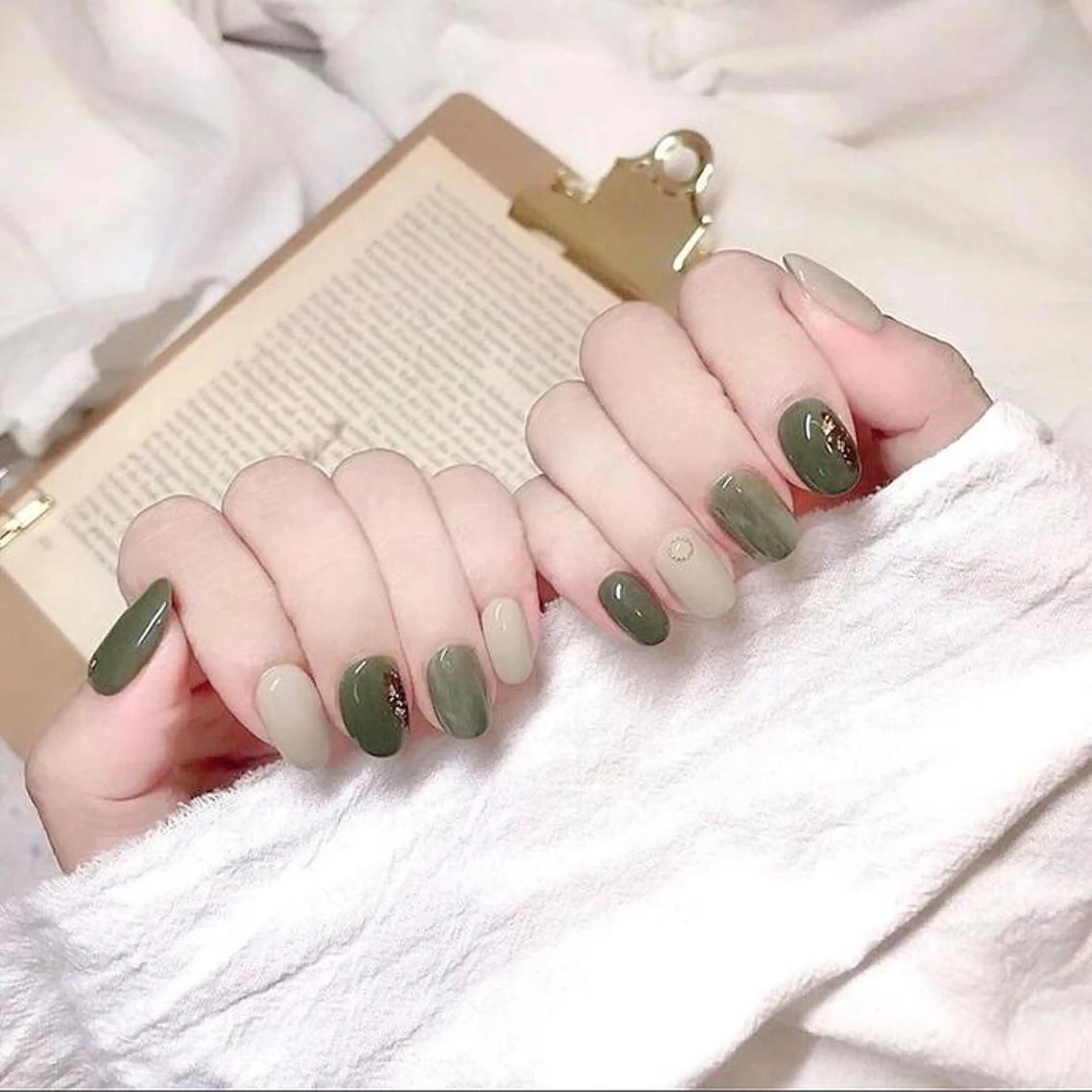 ミディアム 💅 リリアのネイルデザイン