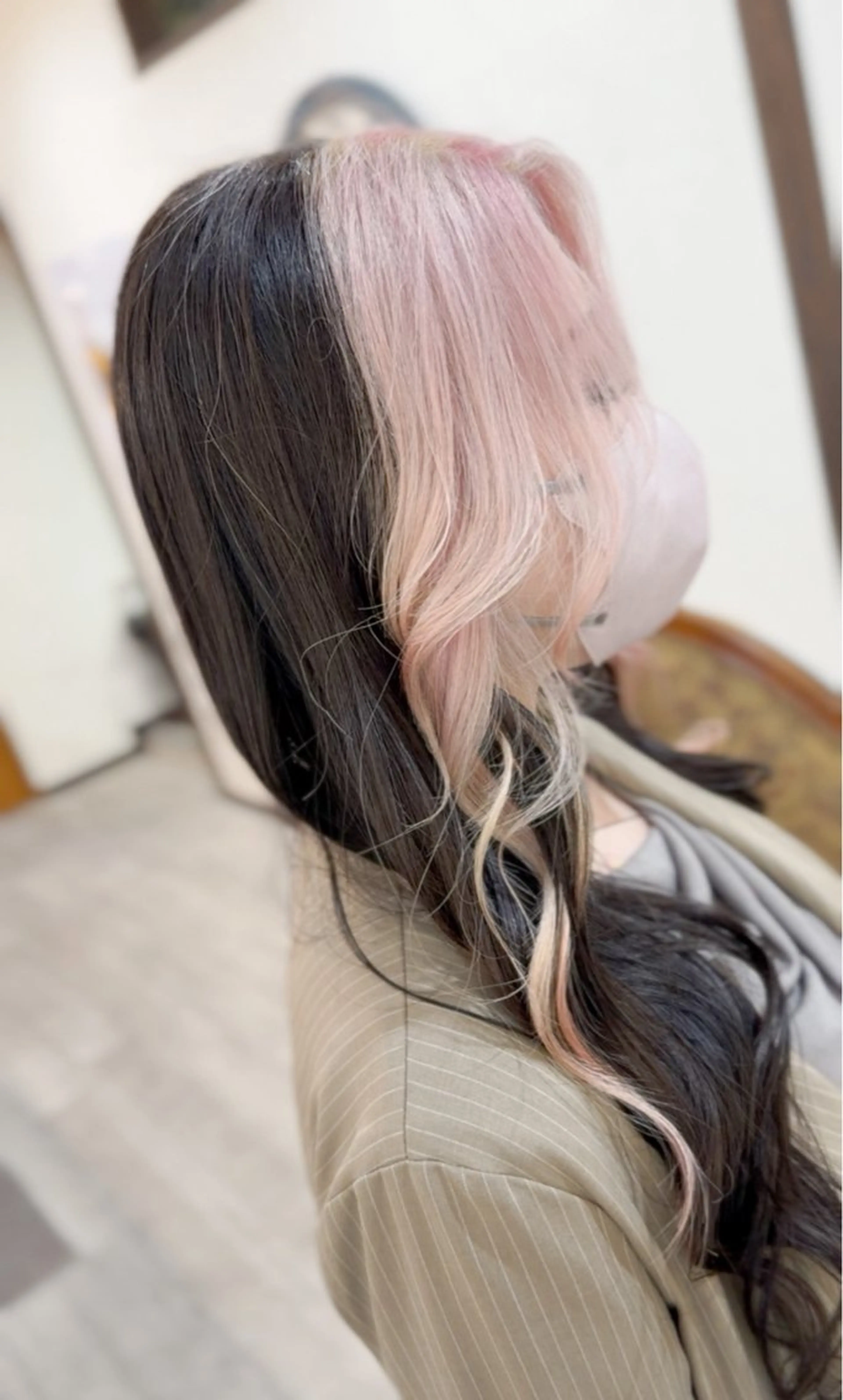ロング ミストバング 顔まわりレイヤー レイヤーカット カット ヘアカラー 飯星慧斗 /ブリーチ、縮毛矯正のヘアスタイル