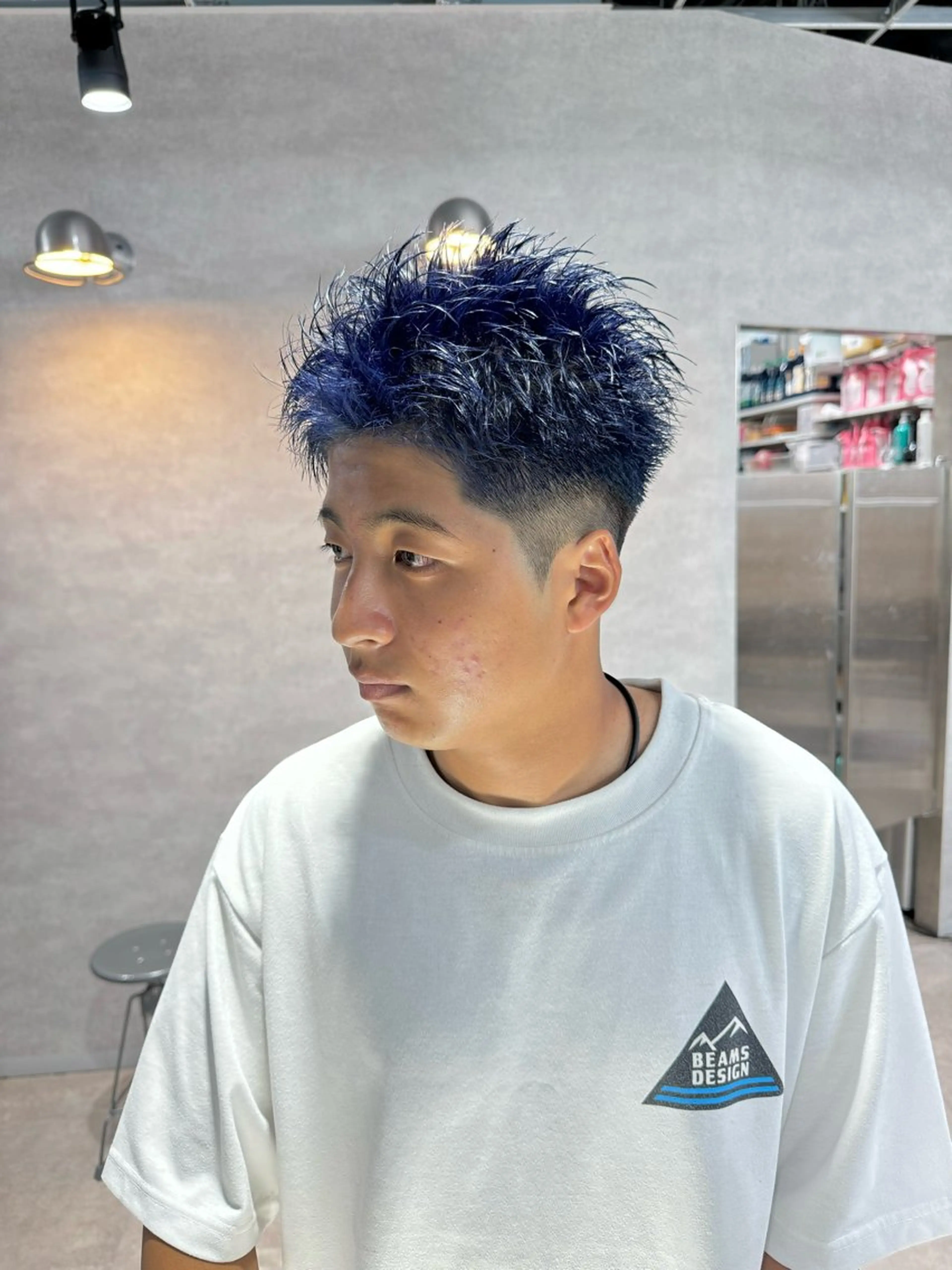 ショート カラー パーマ ヘアアレンジ メンズ メンズブリーチ センターパート メンズハイライト メンズハイトーン マッシュ カット パーマ トリートメント ヘッドスパ ヘアセット スパイキー/フェザー /波巻き/かいとのヘアスタイル