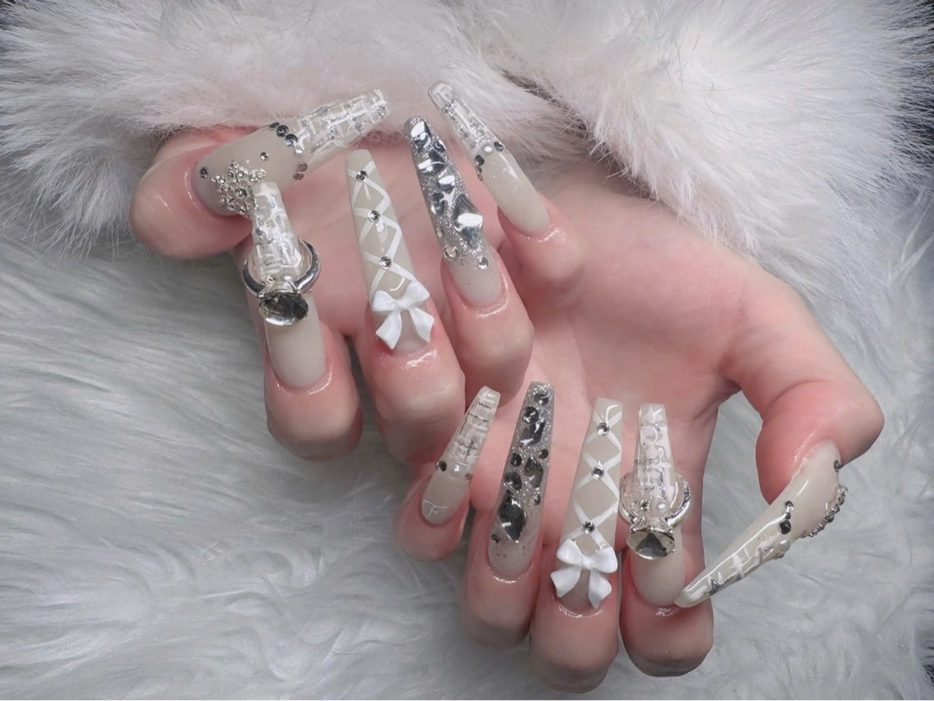 ネイル フレンチネイル ジェルネイル ガラスフレンチ ハロウィン ハート ハンドネイル H.baby Nail Salonのネイルデザイン