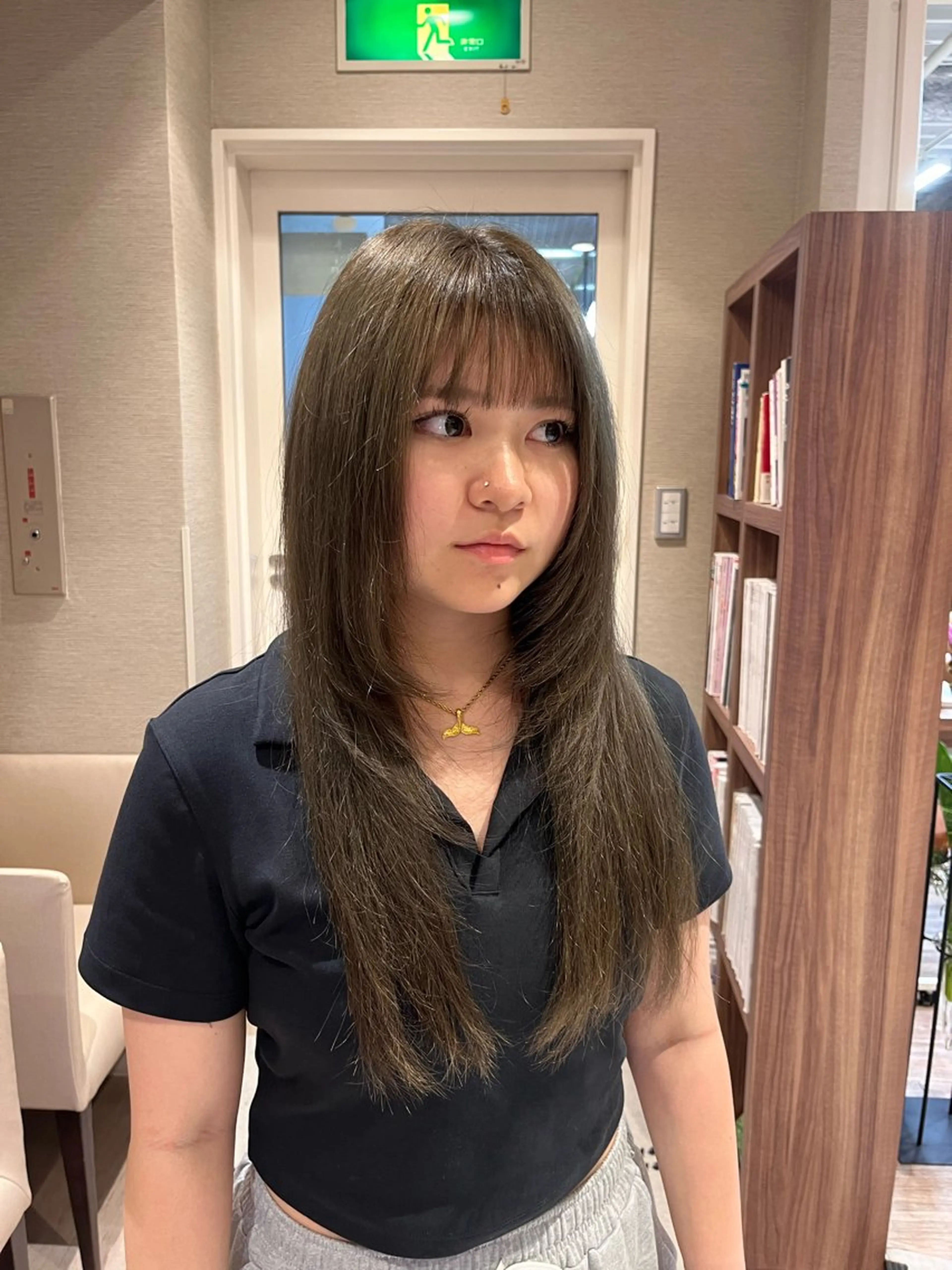 ロング カラー ブリーチ グレージュ オリーブグレージュ オリーブグレー 顔まわりレイヤー dogstar小林諒 パーマ/レイヤーのヘアスタイル