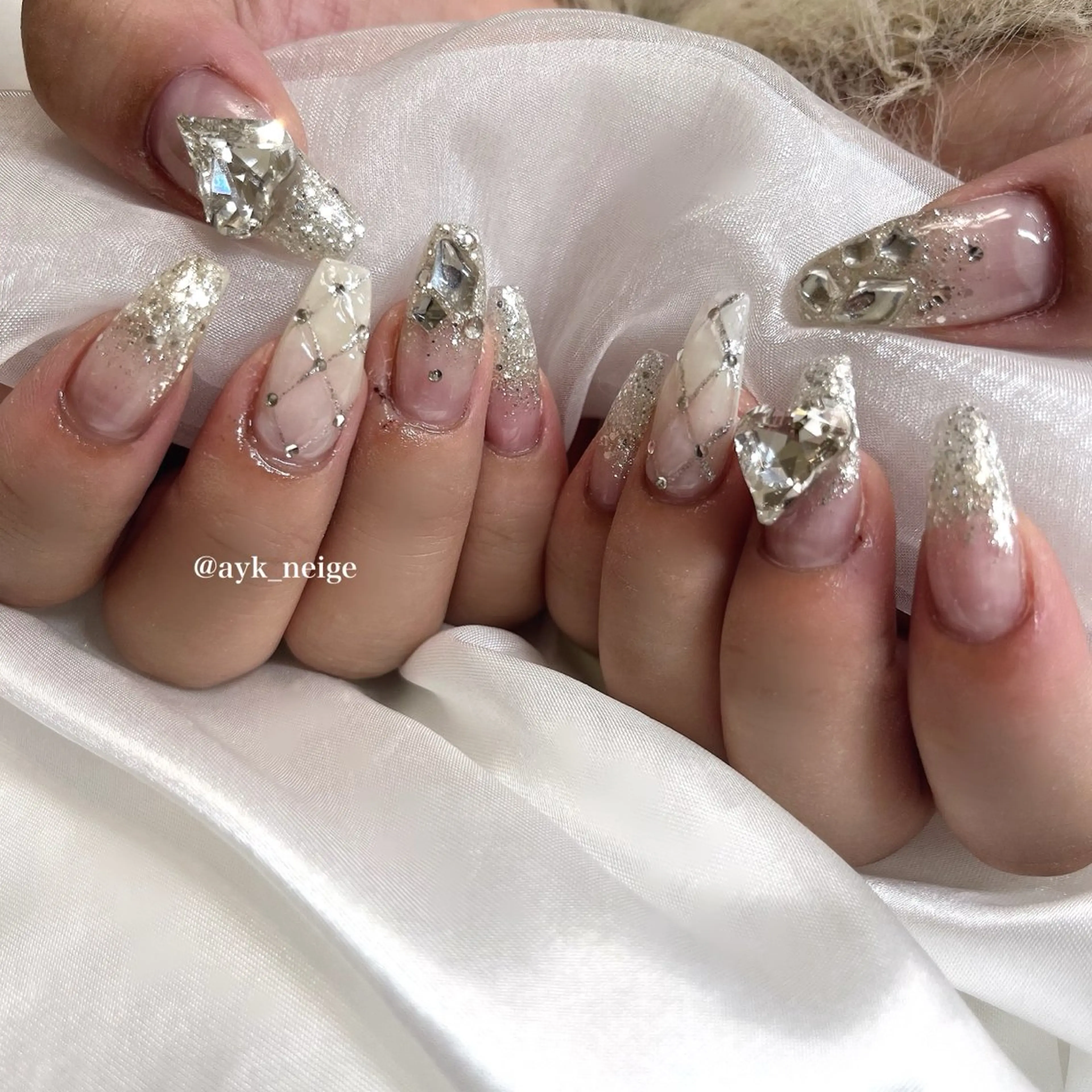 ネイル フットネイル キラキラネイル 韓国ネイル リボン シンプルネイル n'eige nail所属・大谷 綾香のネイルデザイン