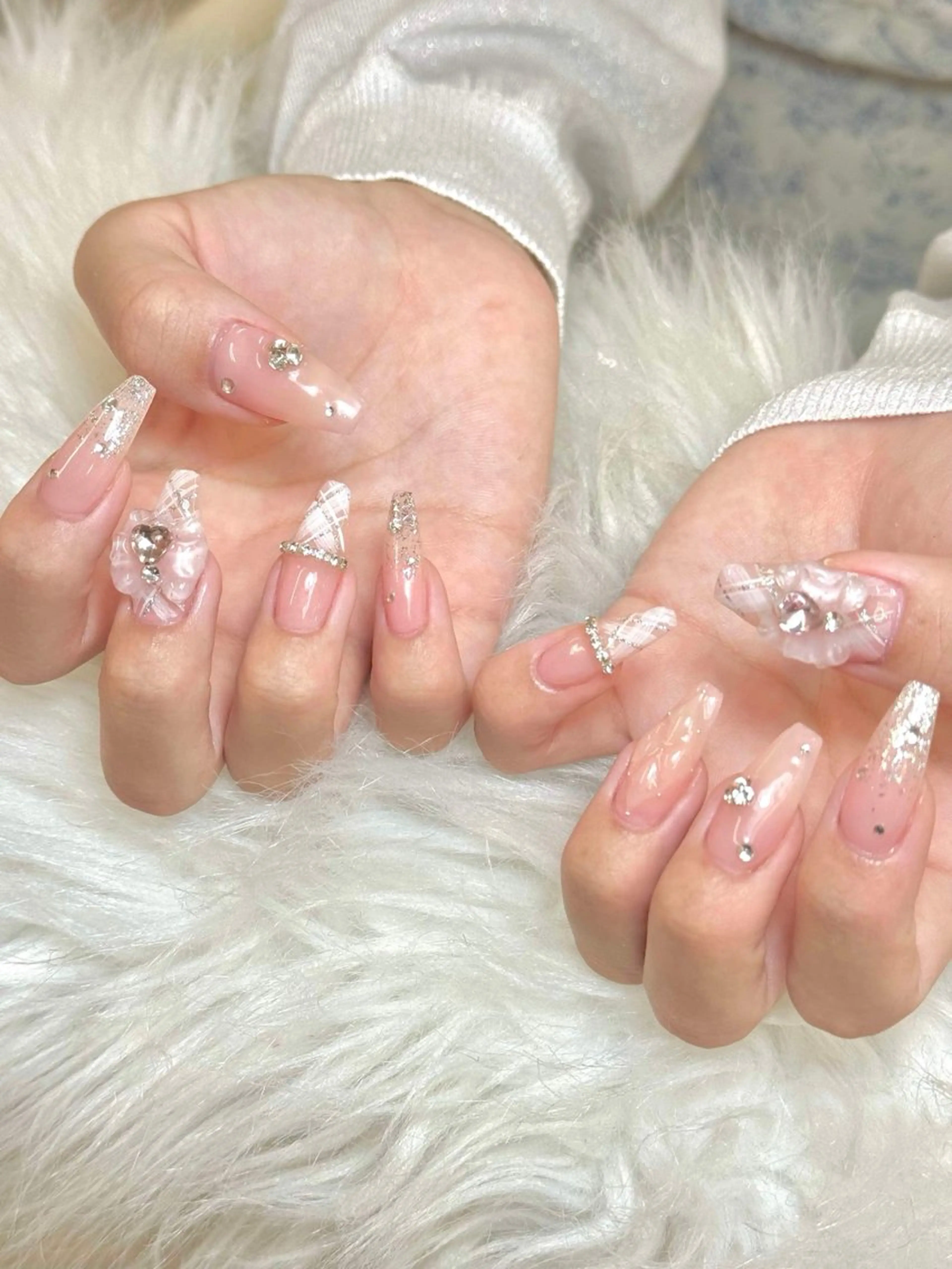 ネイル アートネイル オーロラネイル チークネイル 長さ出し フットネイル ハンドネイル ハンドケア Anh Nail 歌舞伎町のネイルデザイン