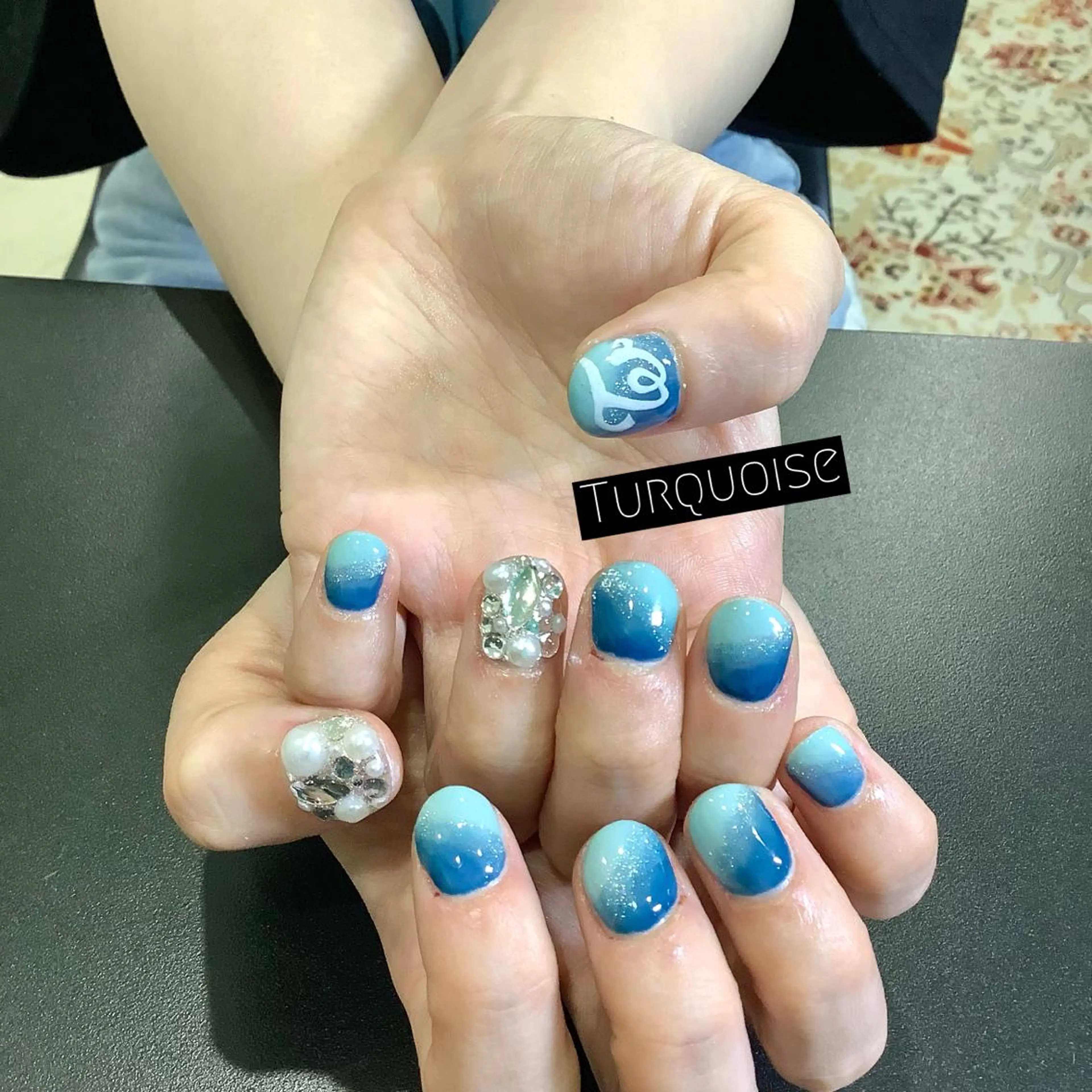 ネイル 個性派ネイルサロン 💅🏼ターコイズのネイルデザイン