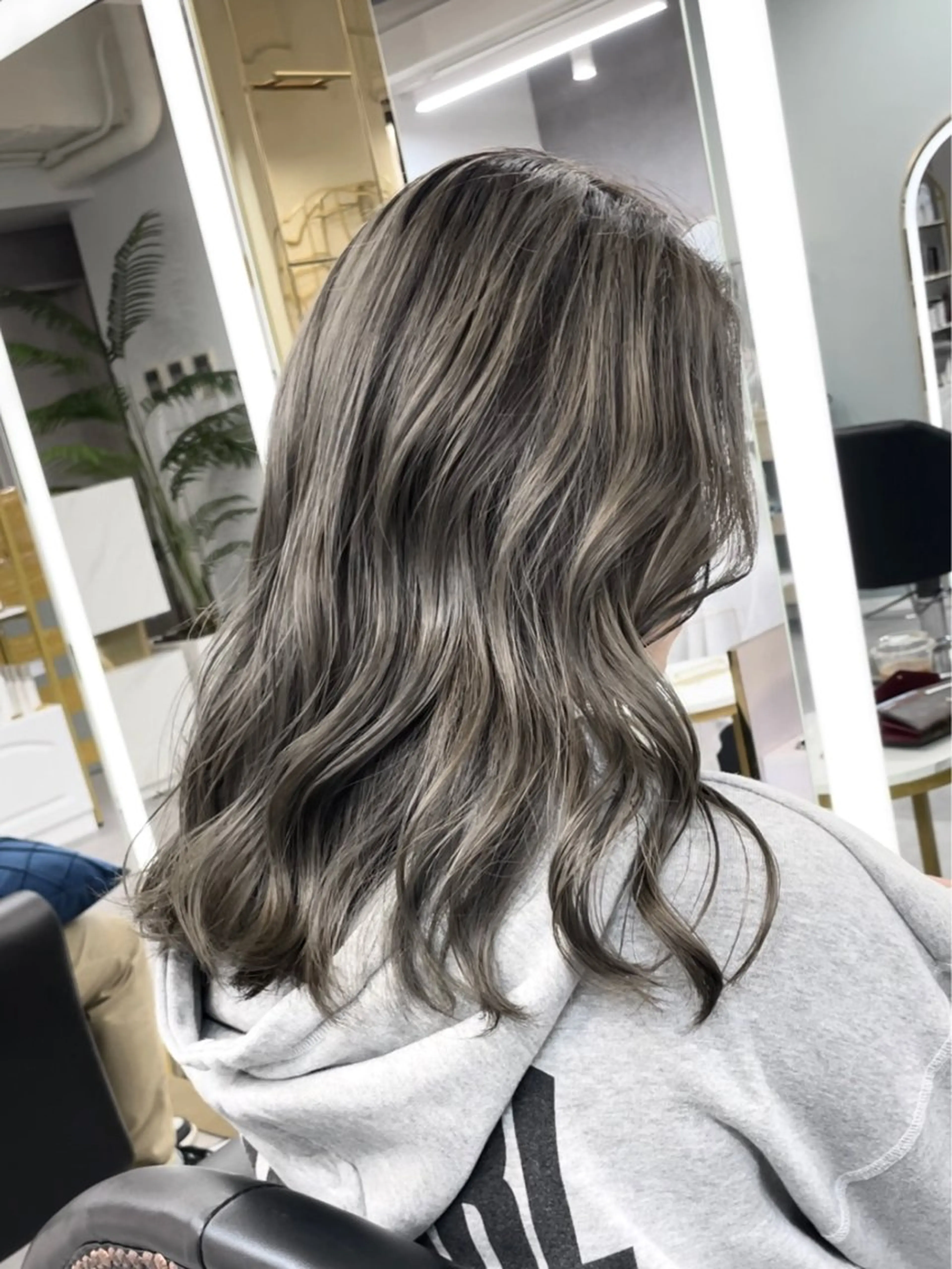 セミロング バレイヤージュ/ハイ ライト/庄司鉄平のヘアスタイル