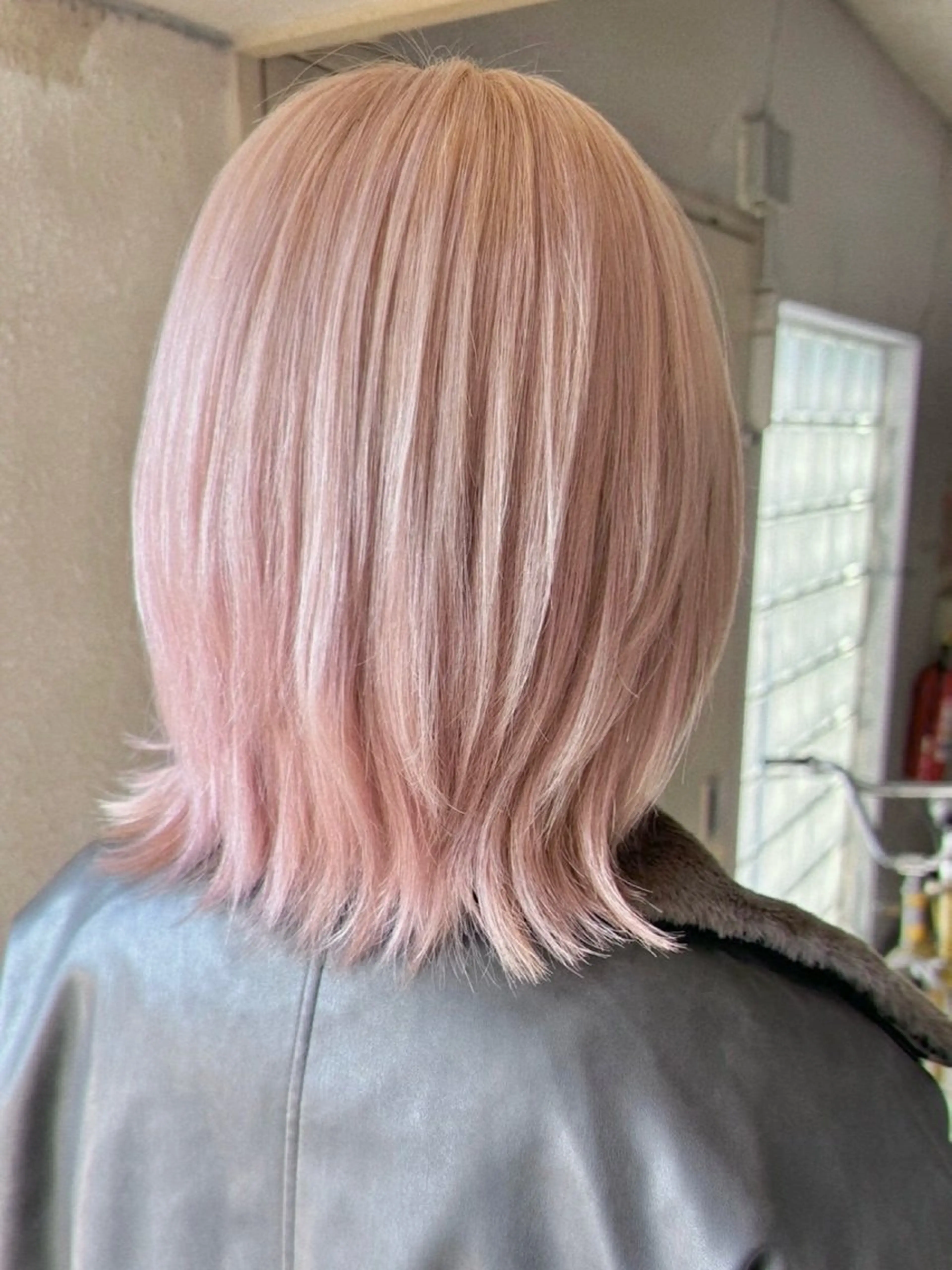 ミディアム カラー 仲村 真里奈のヘアスタイル