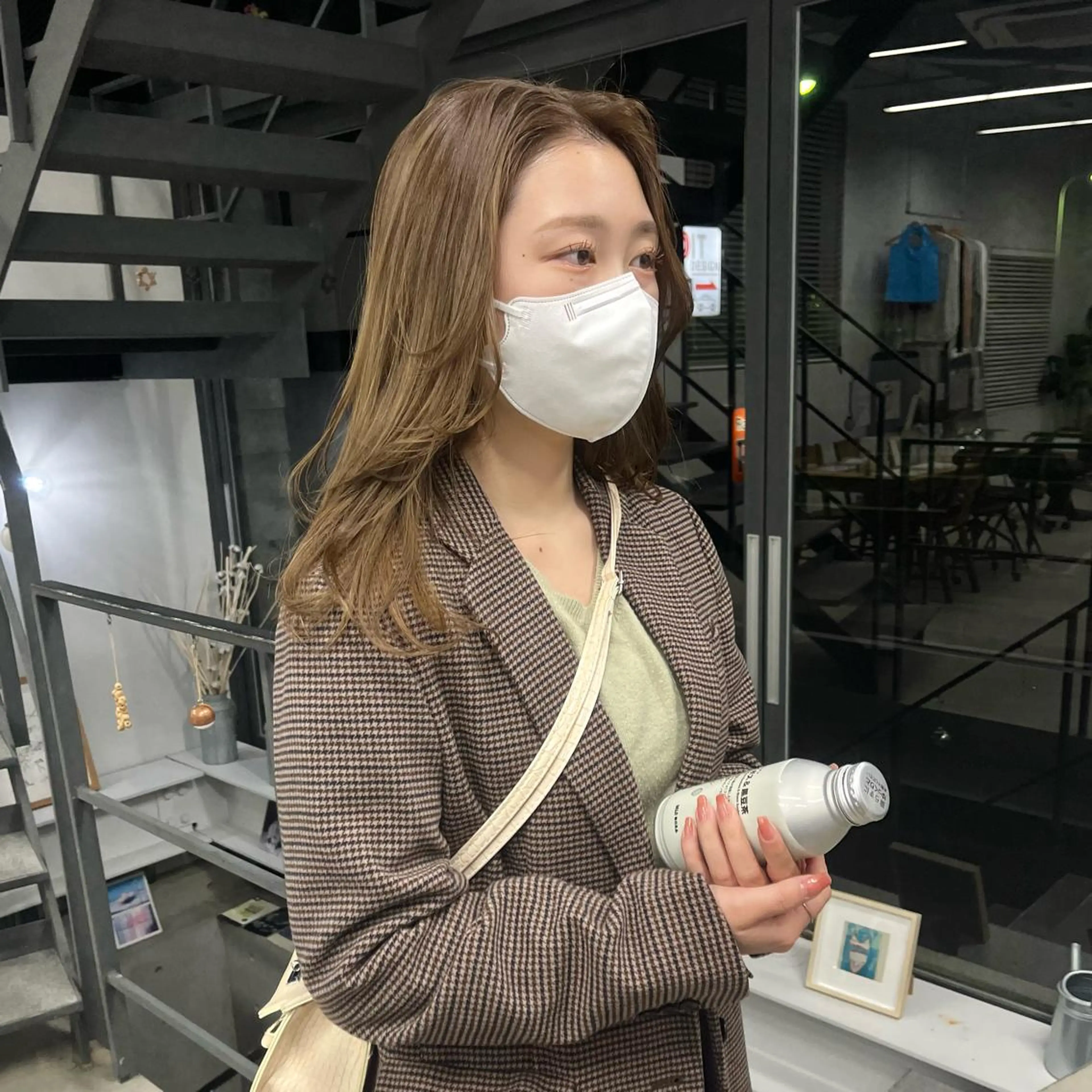 ロング カラー ベージュカラー ブリーチ ブリーチなしカラー ロング 山口 モエのヘアスタイル