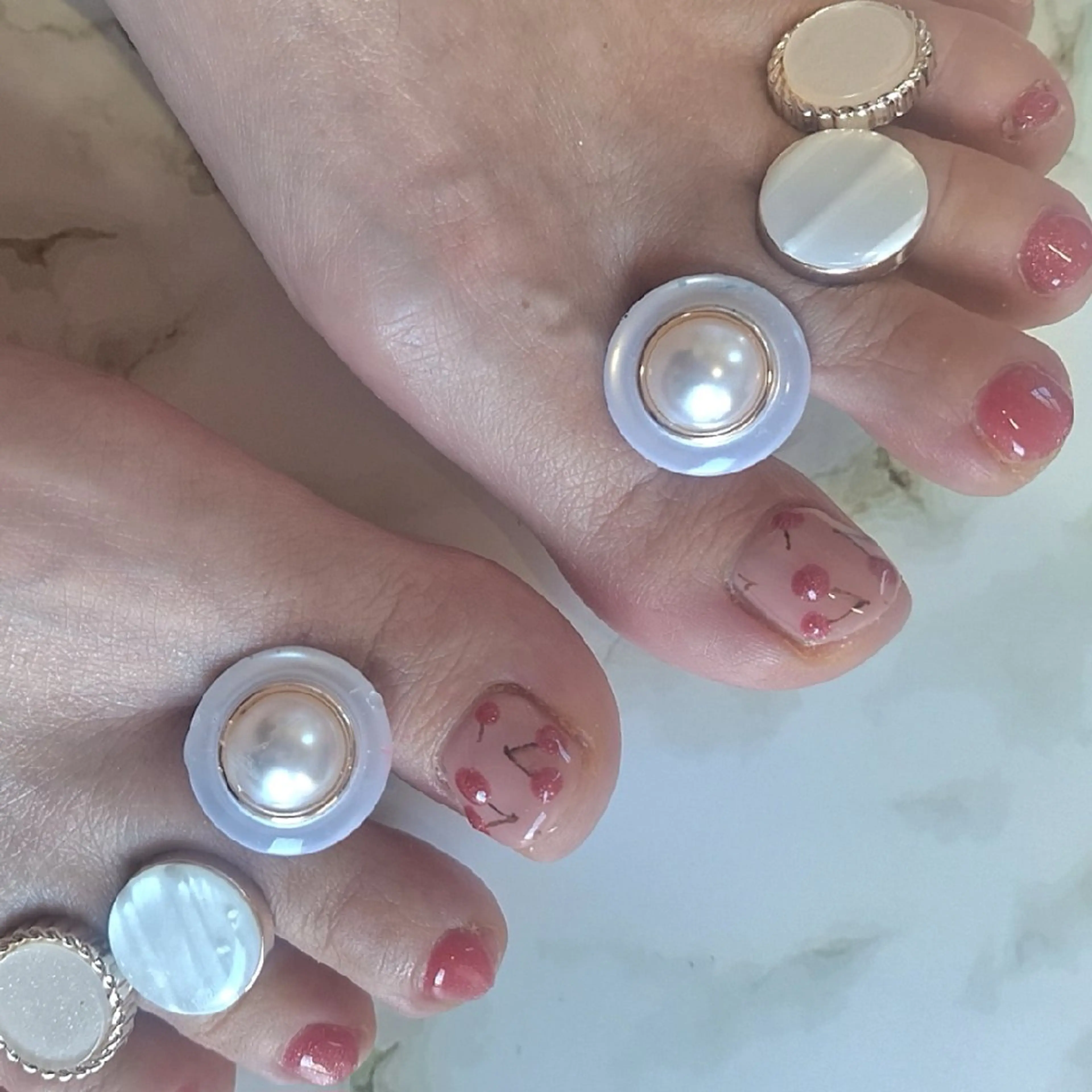 【オフ無料】親指アートフットネイルの写真