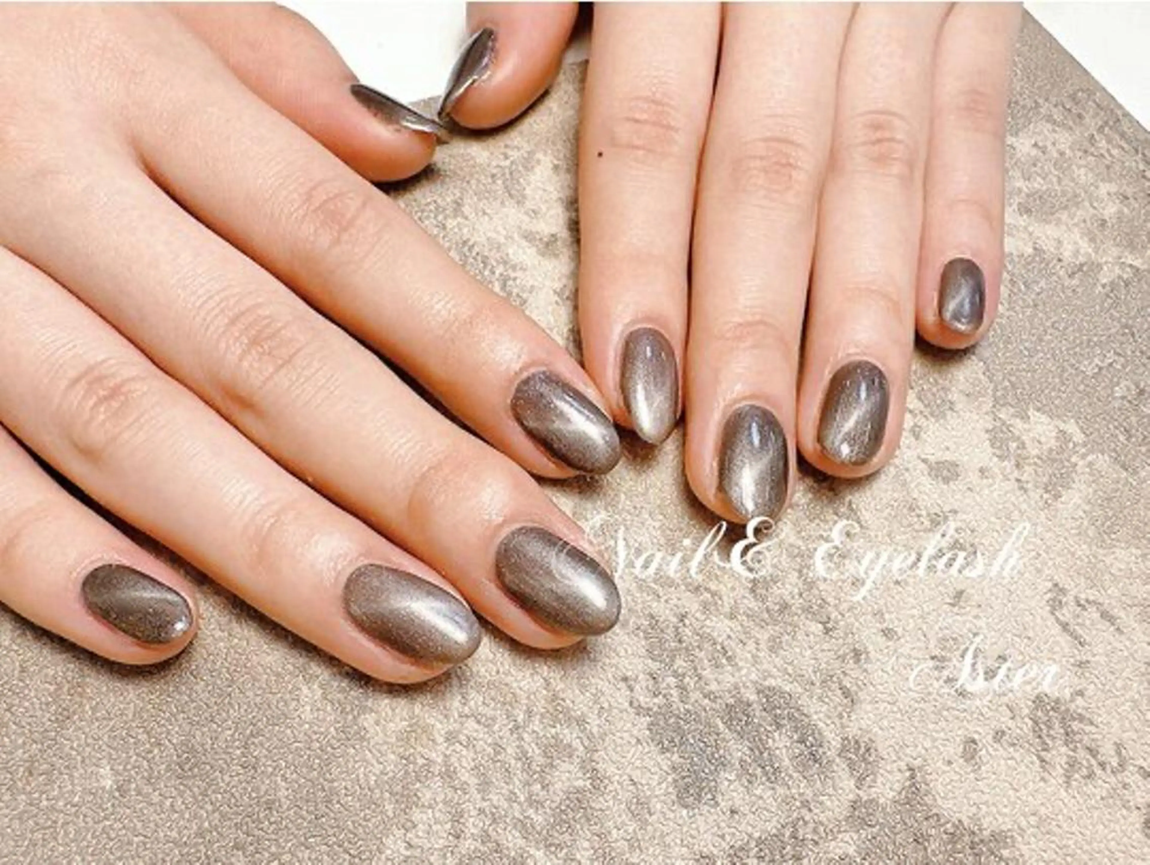 【初回オフ無料】 HAND マグネットorミラー•オーロラネイル(2色までOK)の写真