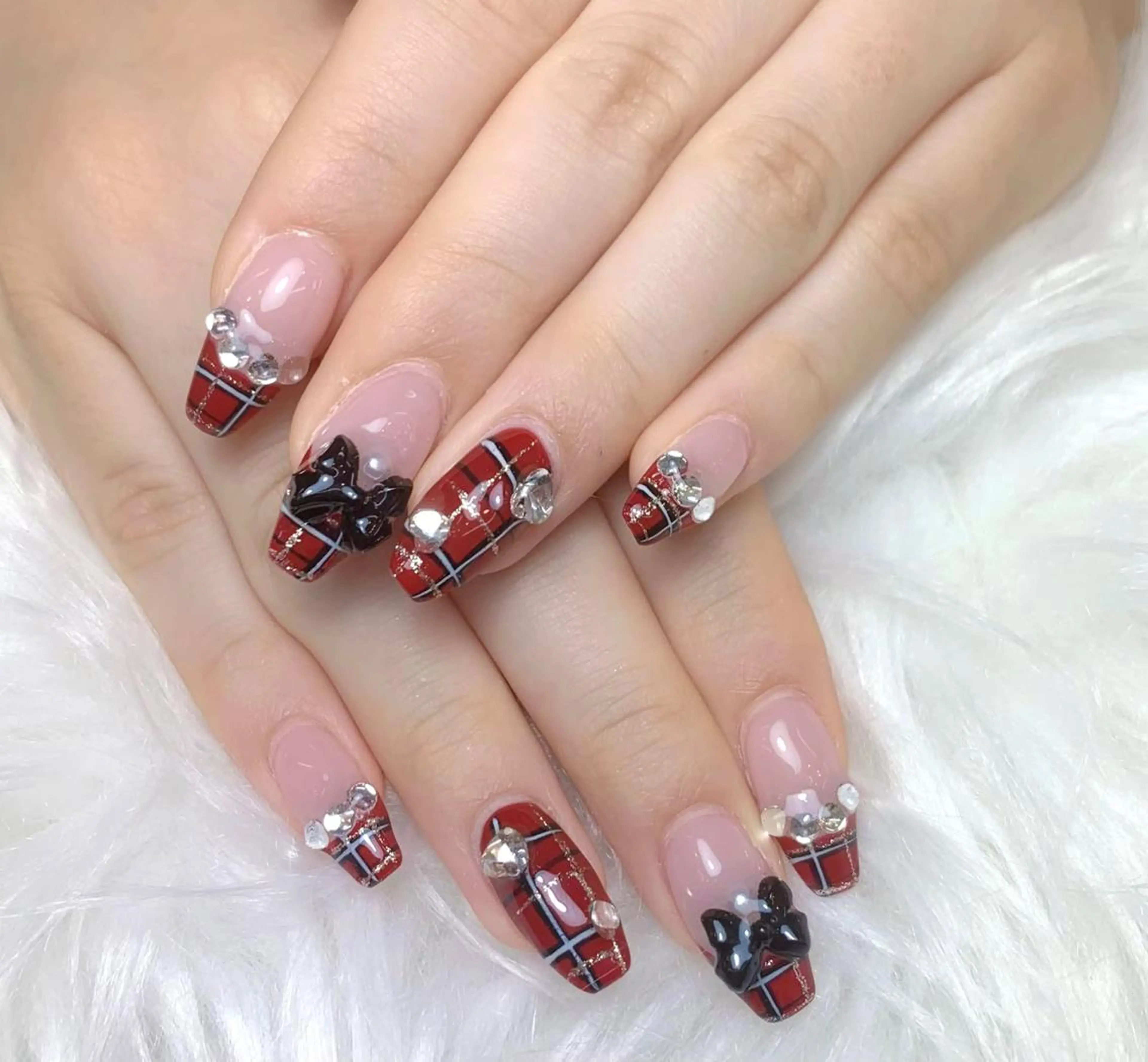 ネイル アートネイル ラメ(グリッター) ピンク 赤色 リボン ハンドネイル ヒユ ビューティーのネイルデザイン