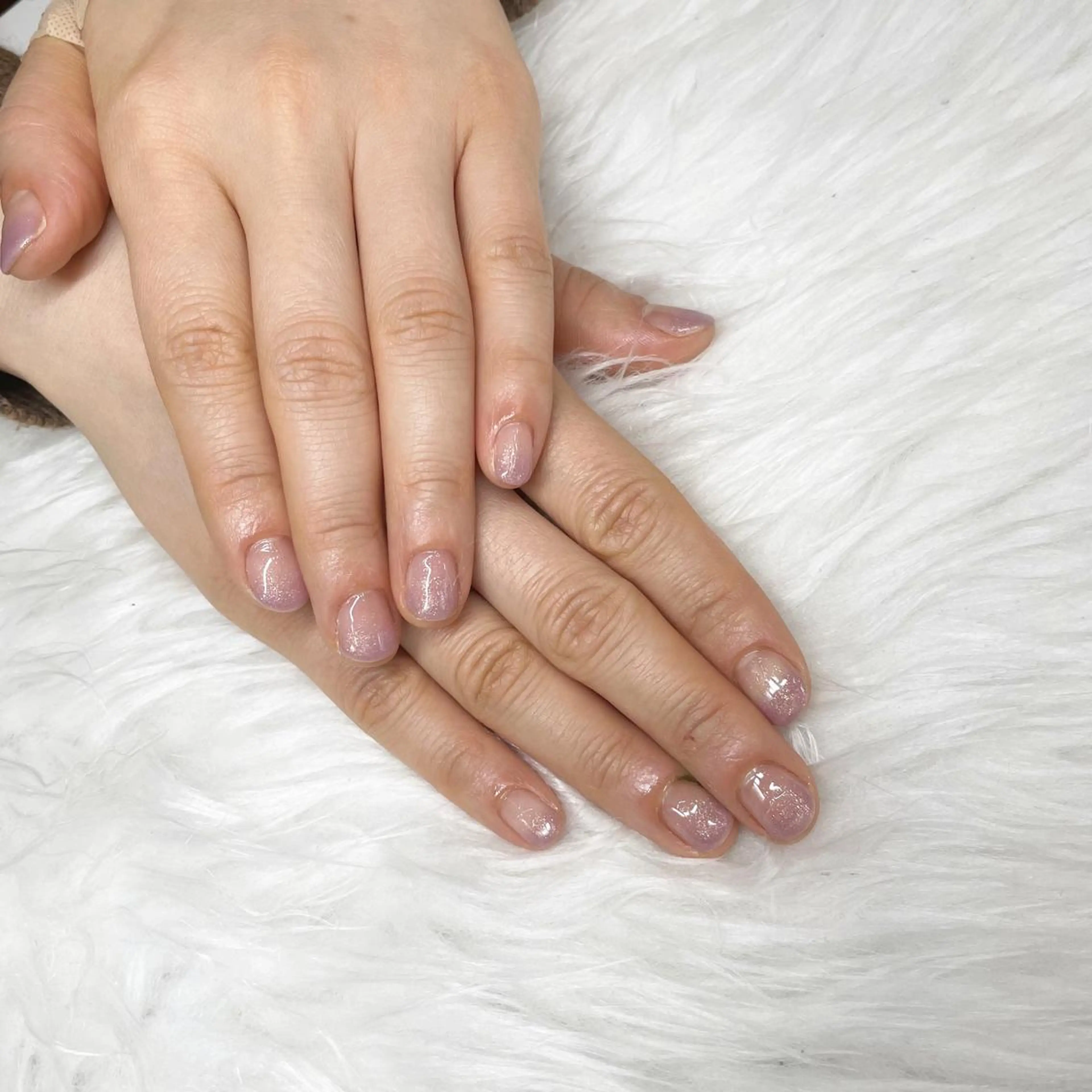 ミディアム see love gritterのネイルデザイン