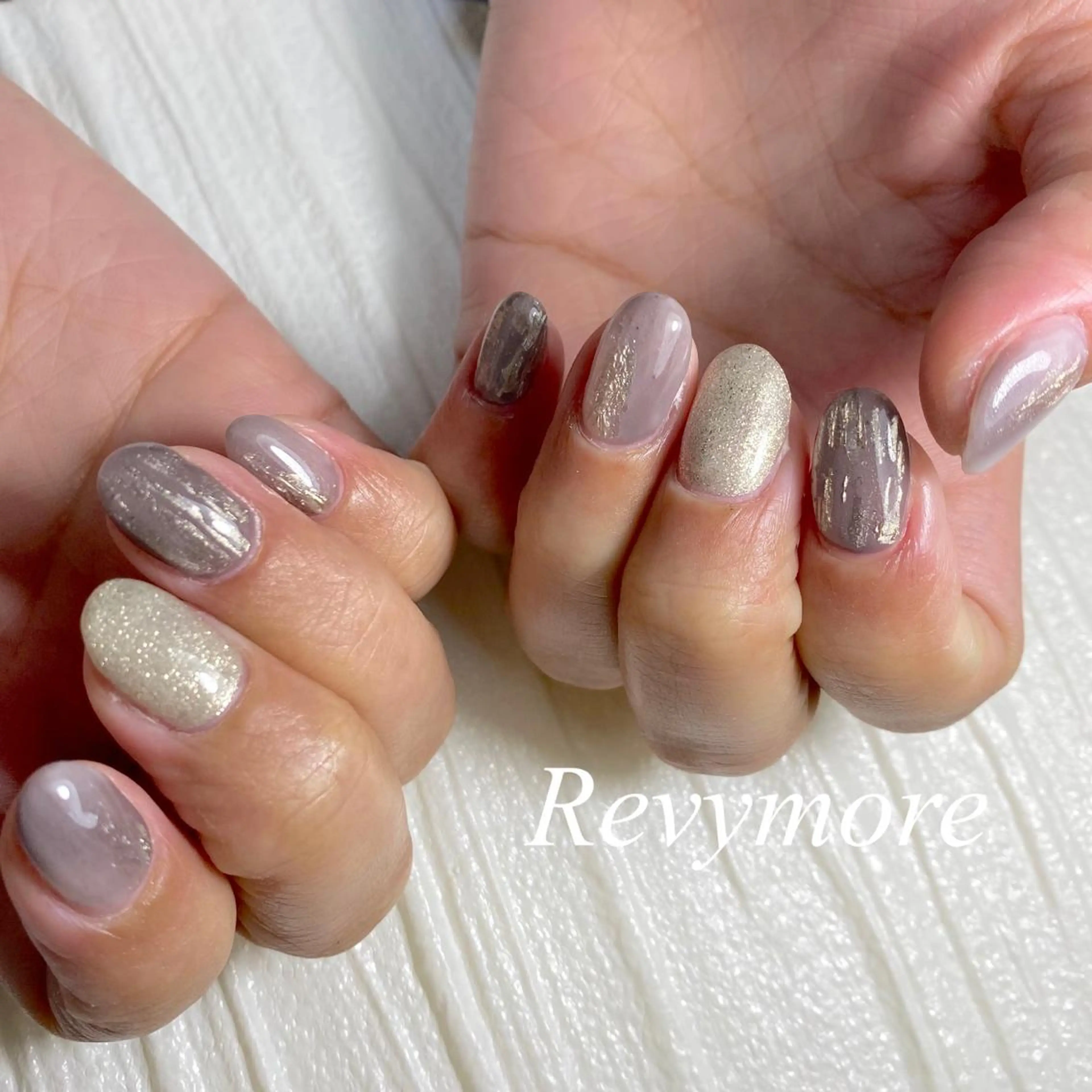 ミディアム ネイル ジェルネイル ニュアンスネイル オフィスネイル シンプルネイル nail salon Revymore所属・nail salon Revymoreのネイルデザイン