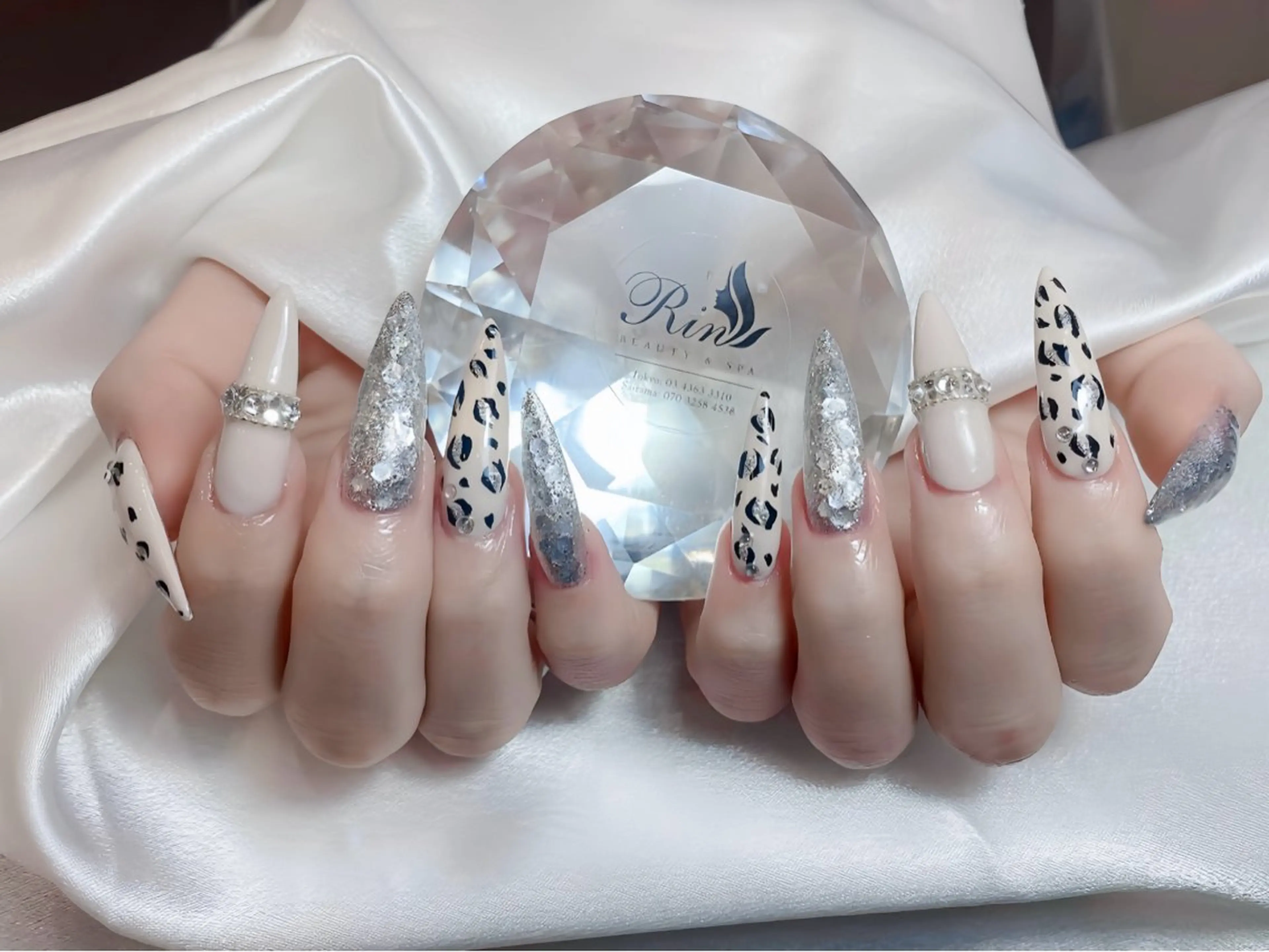 ネイル アートネイル チークネイル ジェルネイル ロングネイル マグネットネイル ハンドネイル Rin Nail 新大久保店のネイルデザイン
