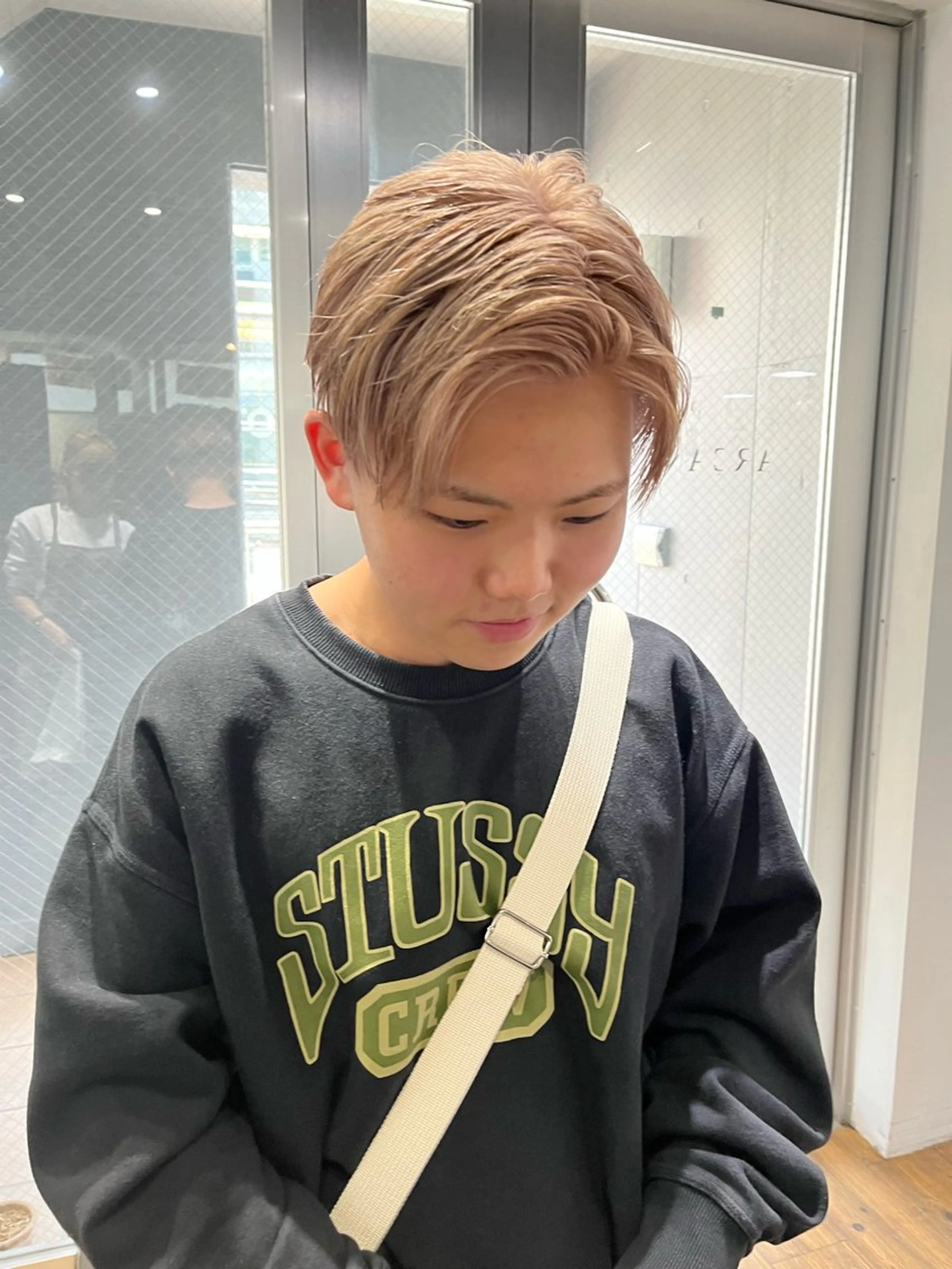 ショート カラー メンズ ベージュカラー ミルクティーベージュ カット ミルクティーベージュ ブリーチ 店長 清水のヘアスタイル