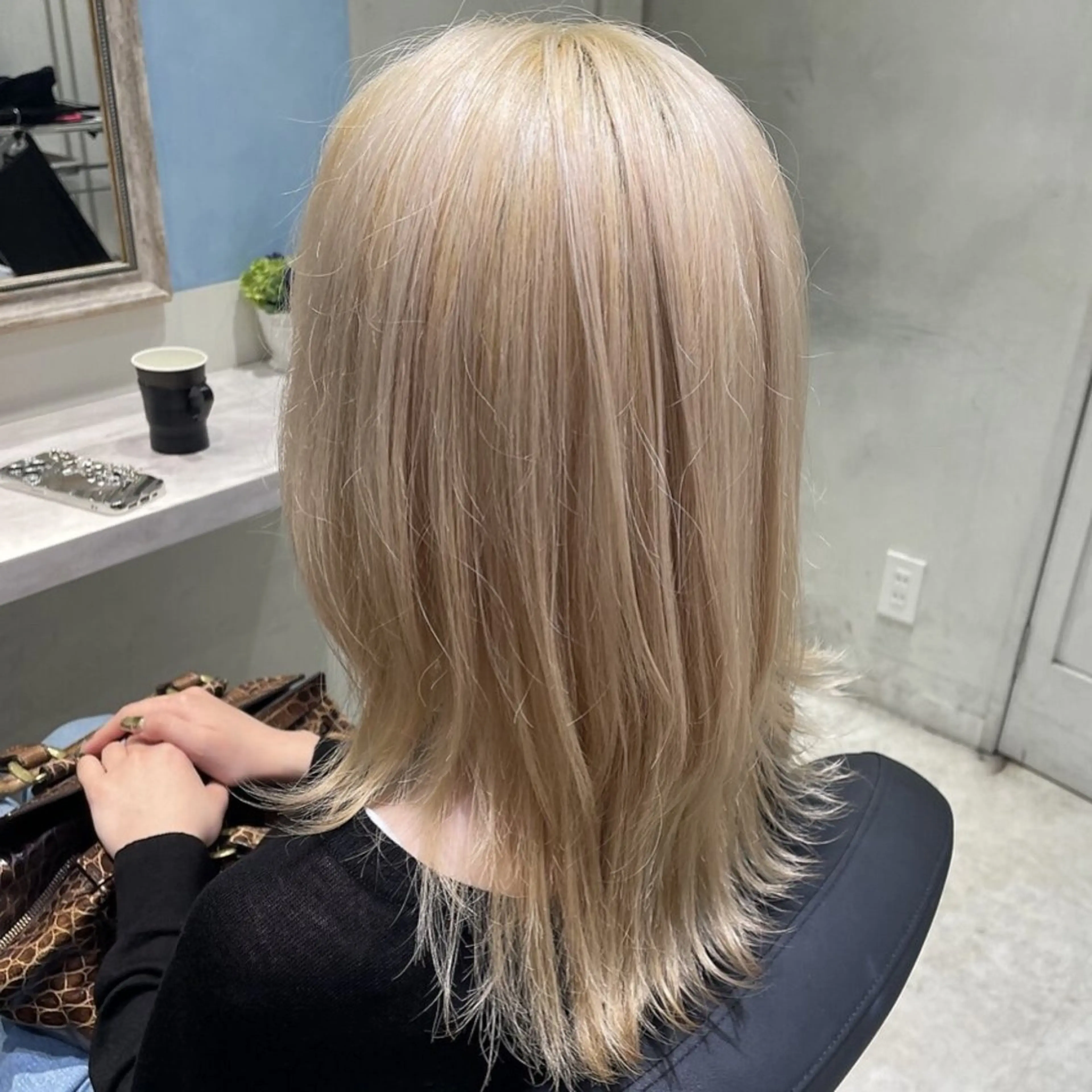 ミディアム カラー ベージュカラー ブリーチ ハイトーンカラー ミルクティーベージュ 💖ブリーチ/暖色 𝐘𝐮𝐢💖のヘアスタイル